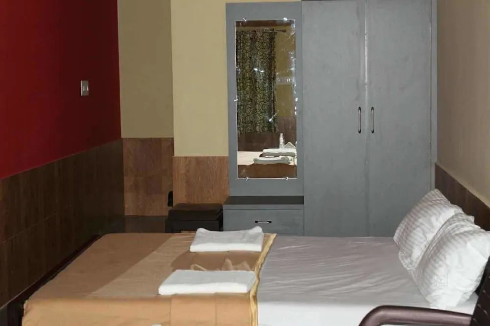 Iroomz Sri Vinayaka Comforts