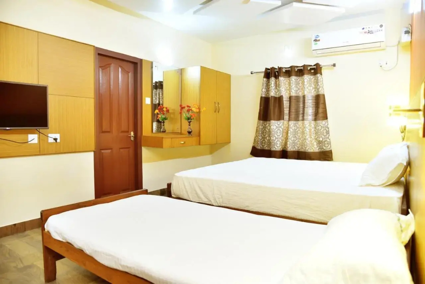 Hotel Parvathi International