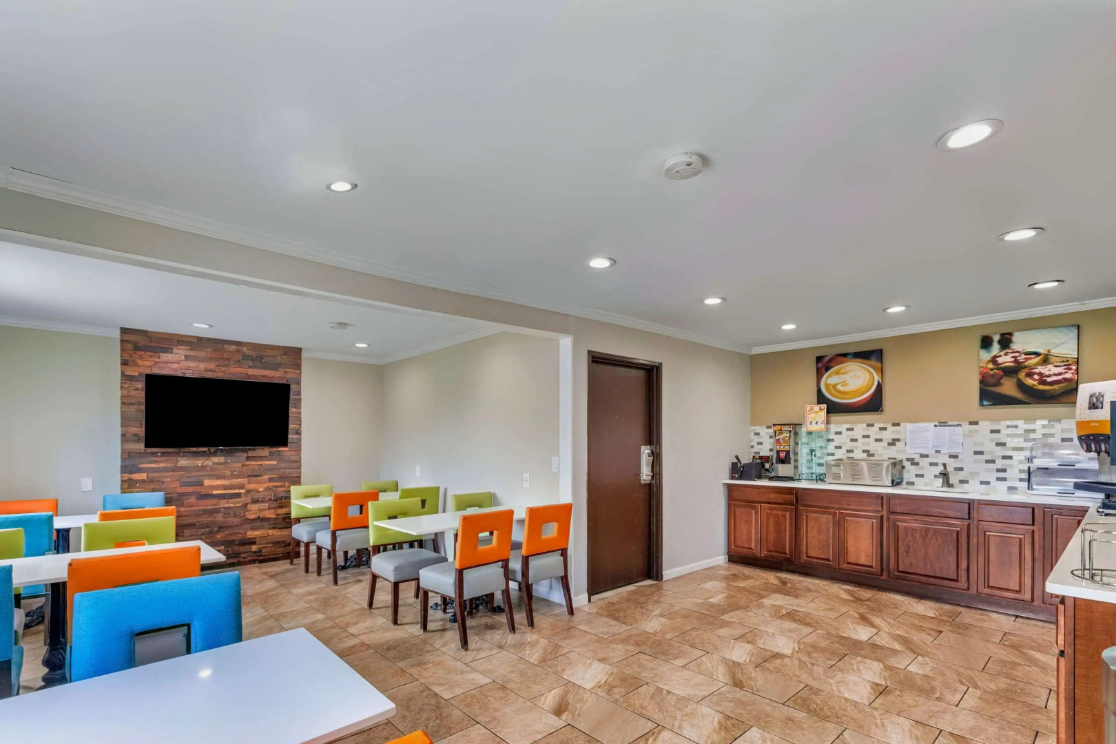 Days Inn by Wyndham Savannah Gateway I-95