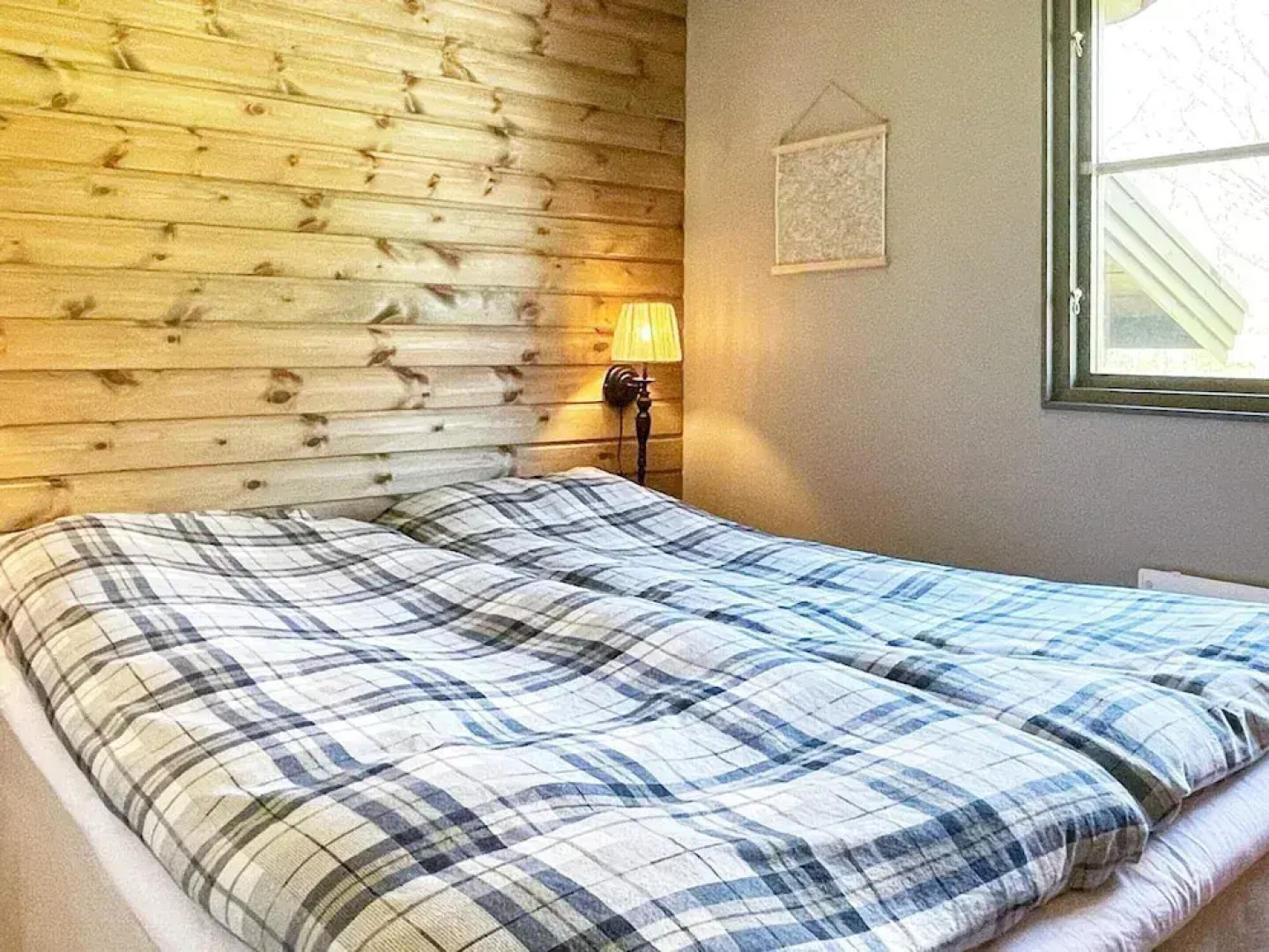 Charming Lakeside Cottage Getaway