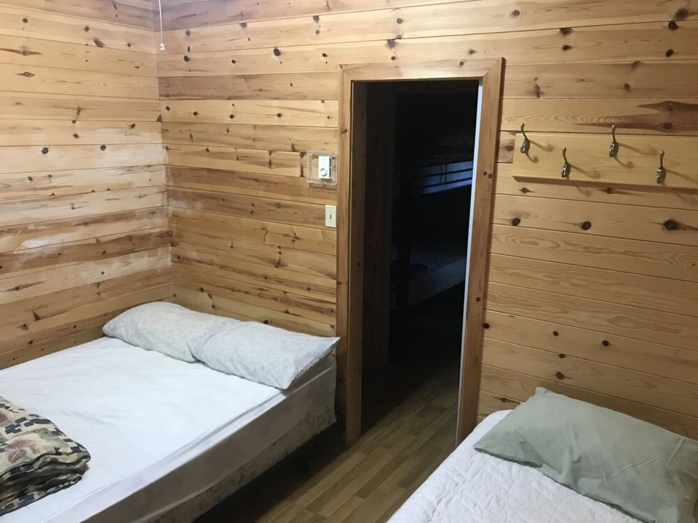 Longmuir's Hidden Cove Cottage Resort