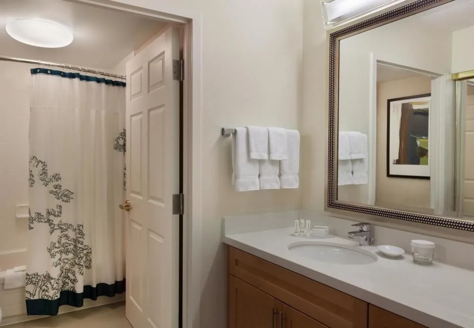 Cambridge Suites Mississauga