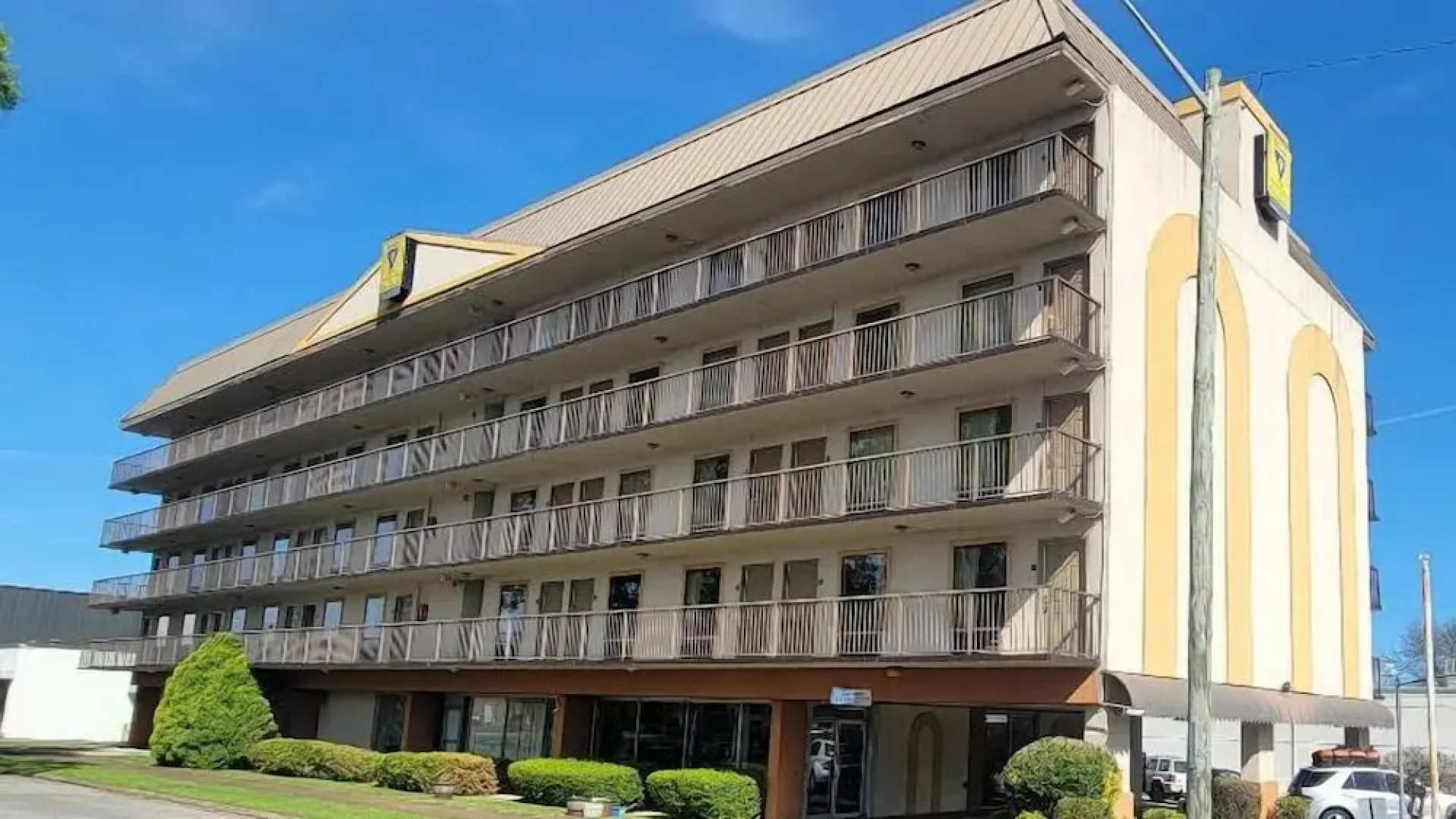 Studio 9 Inn & Suites