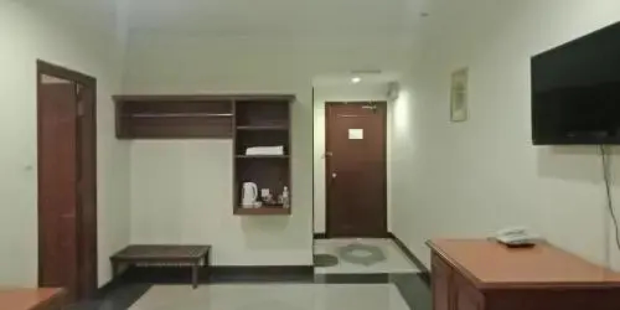 The Upper Deck Hotel