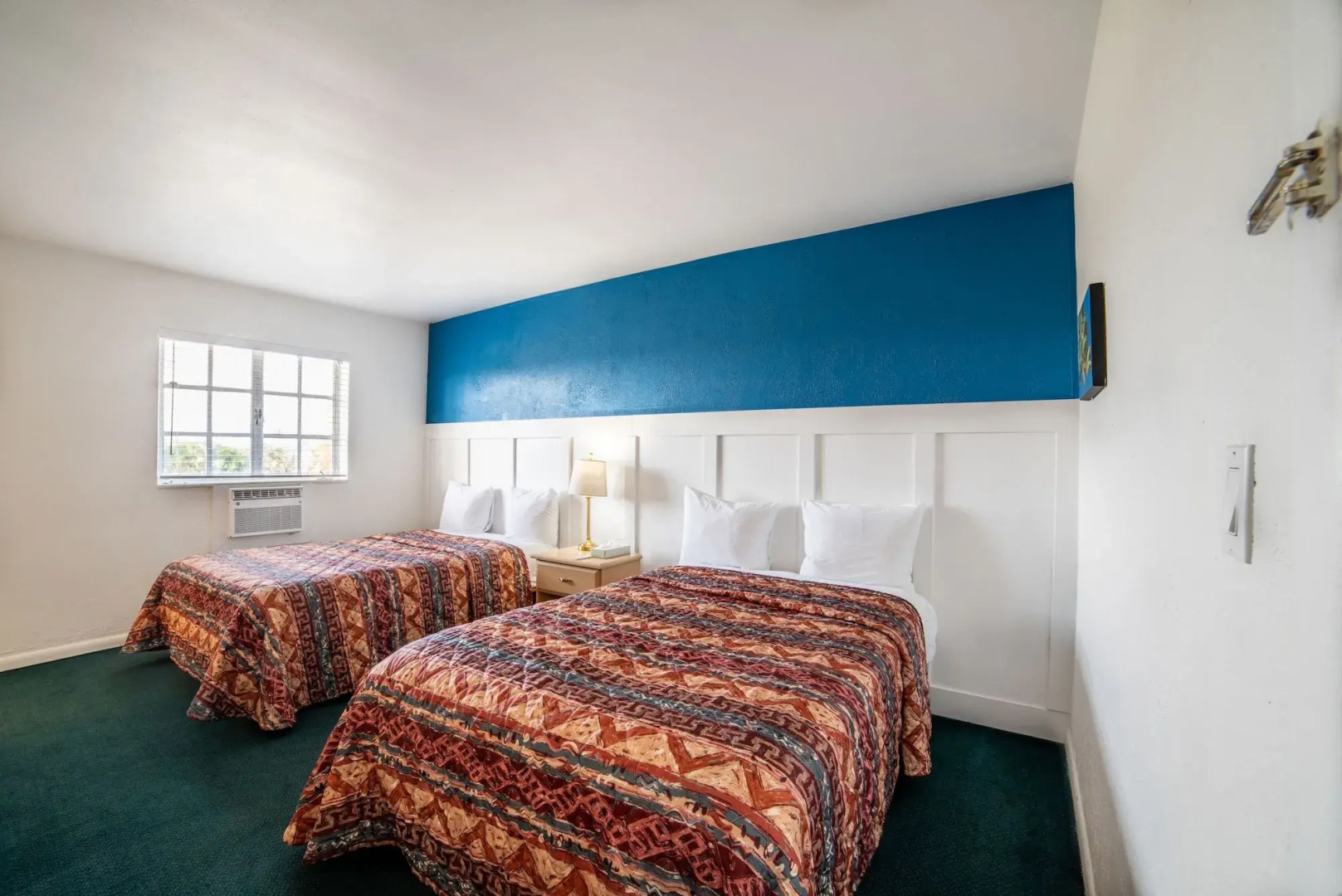 Captain's Table Hotel