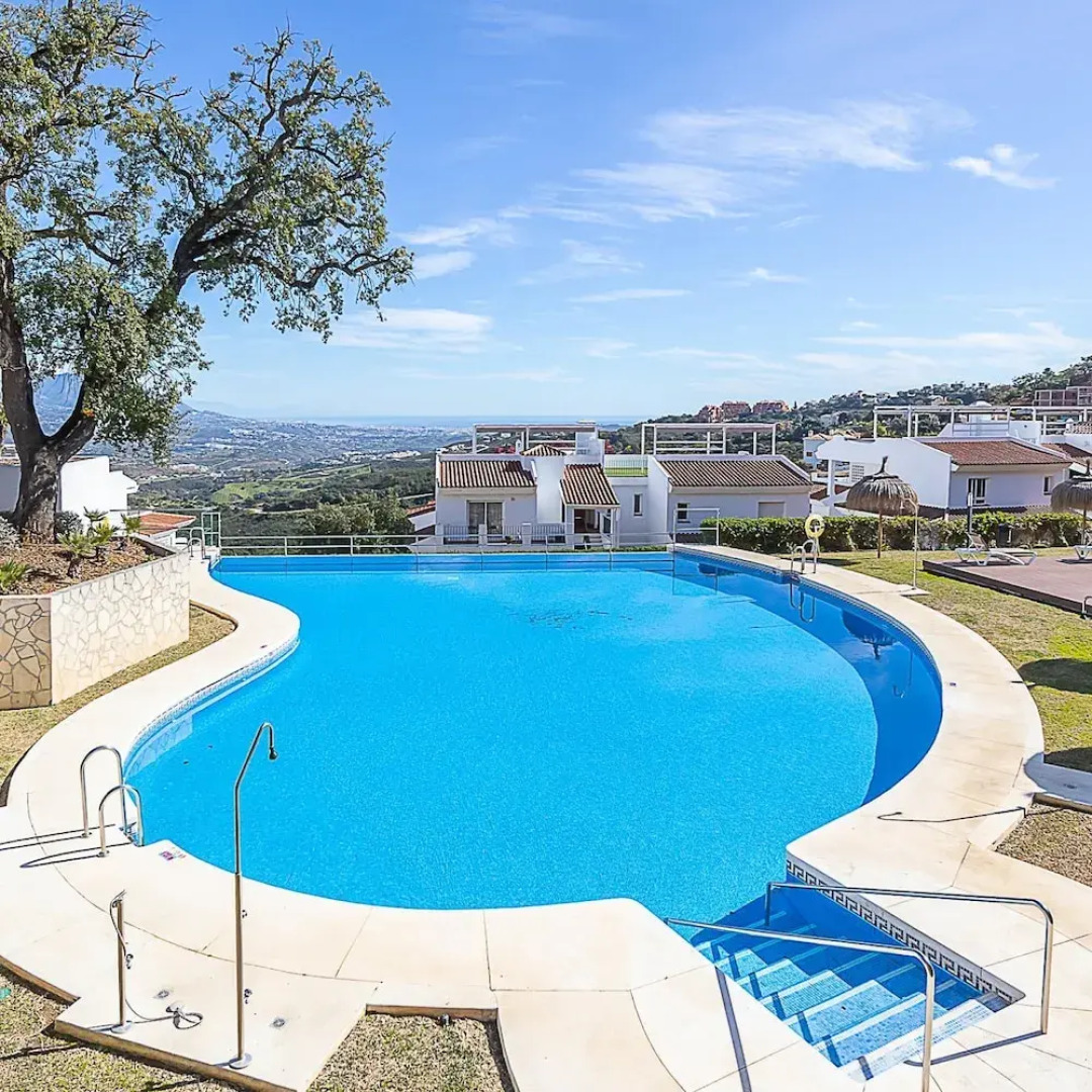 Apt Mairena Forest sea View Pool