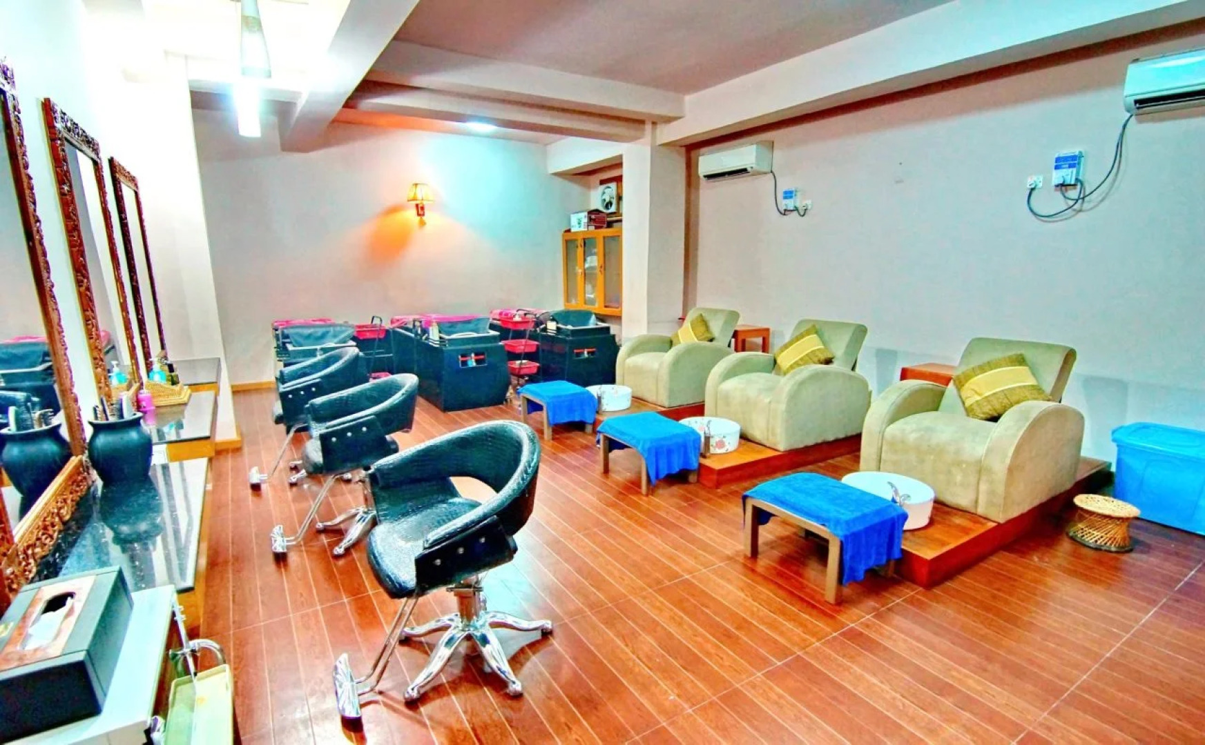 E-Outfitting Golden Country Hotel