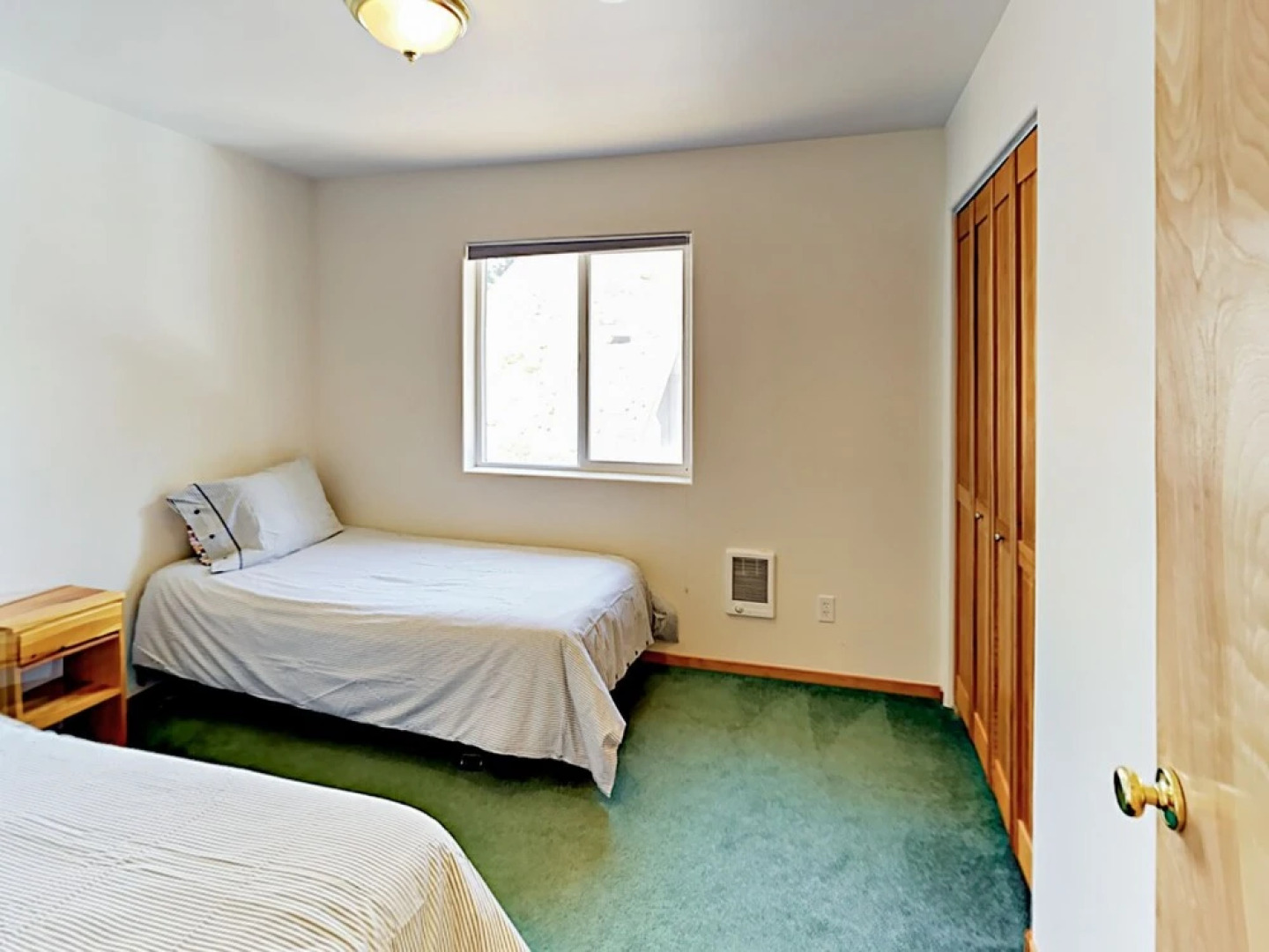 4br W/ Deck - Steps To The Beach! 4 Bedroom Home