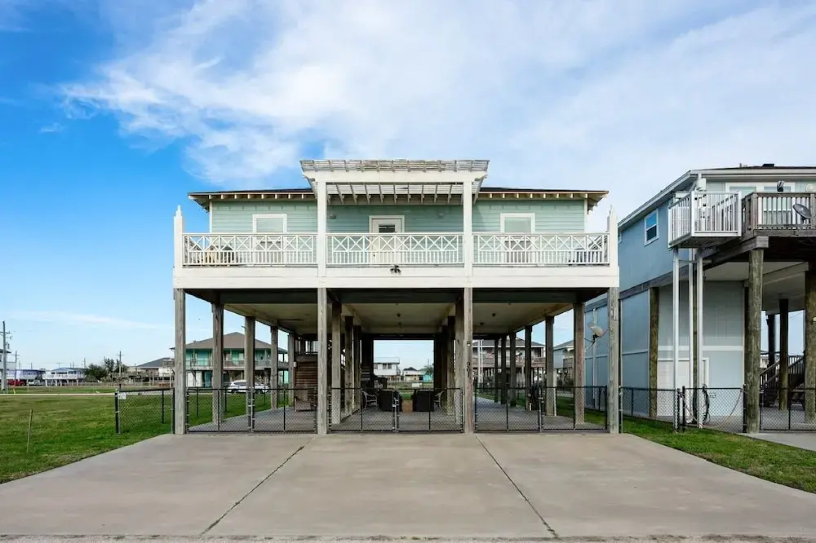 The Beach House 3 Bedroom Home by RedAwning