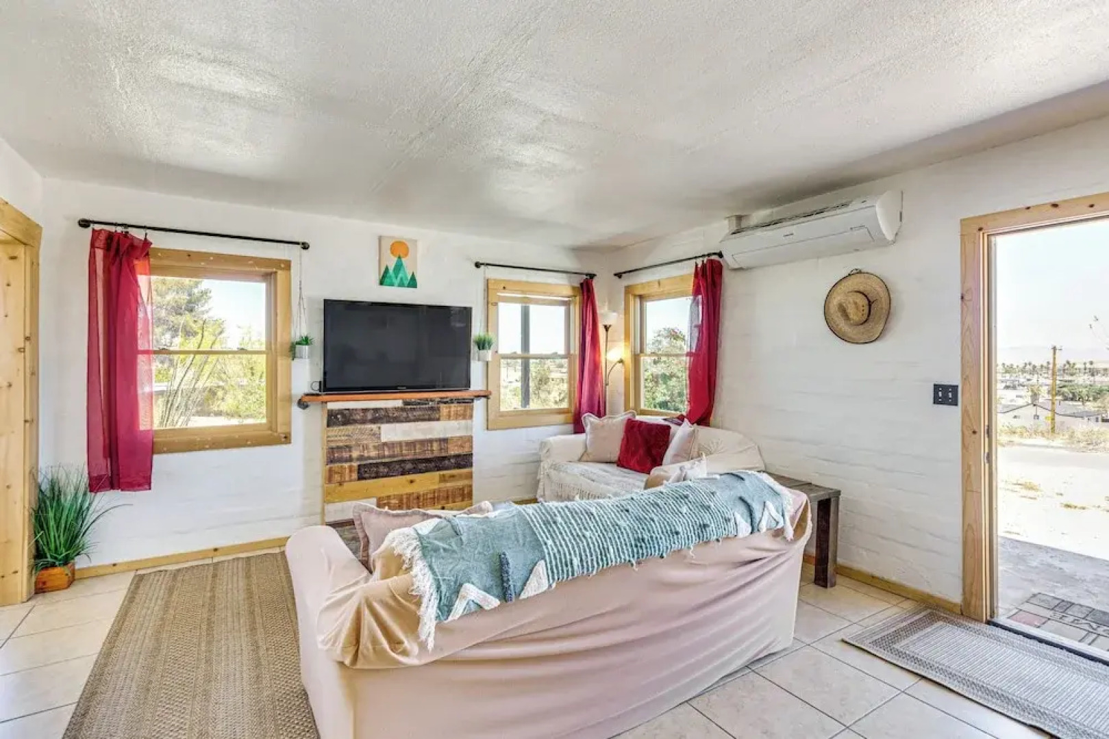 5 Mi to Joshua Tree National Park: Desert Oasis!