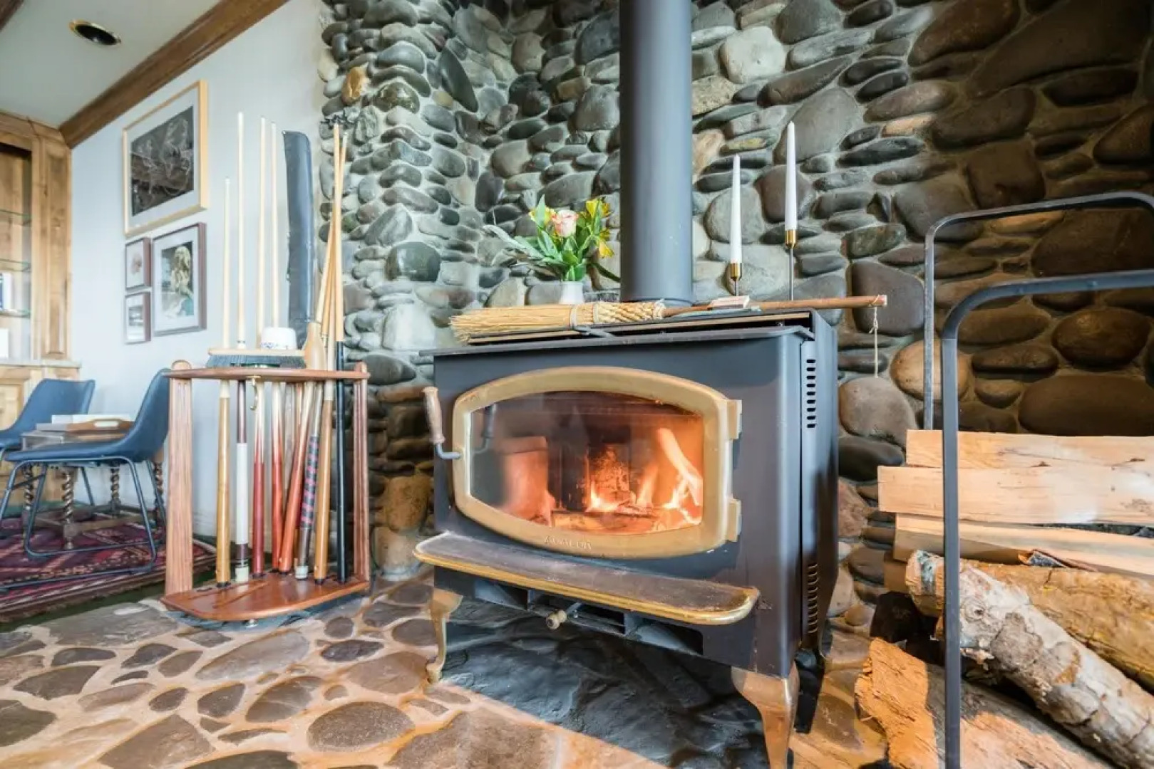 Atlas - Private & Spacious Lakeside Cabin w Spa & Game Room