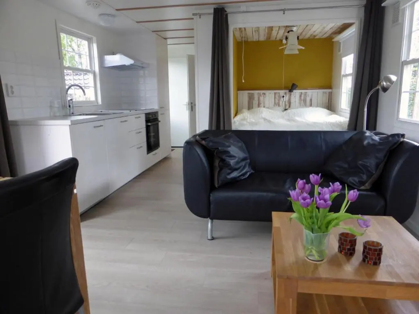 Tiny house Appelvinkje, huisje met bedstee in bosrijke omgeving