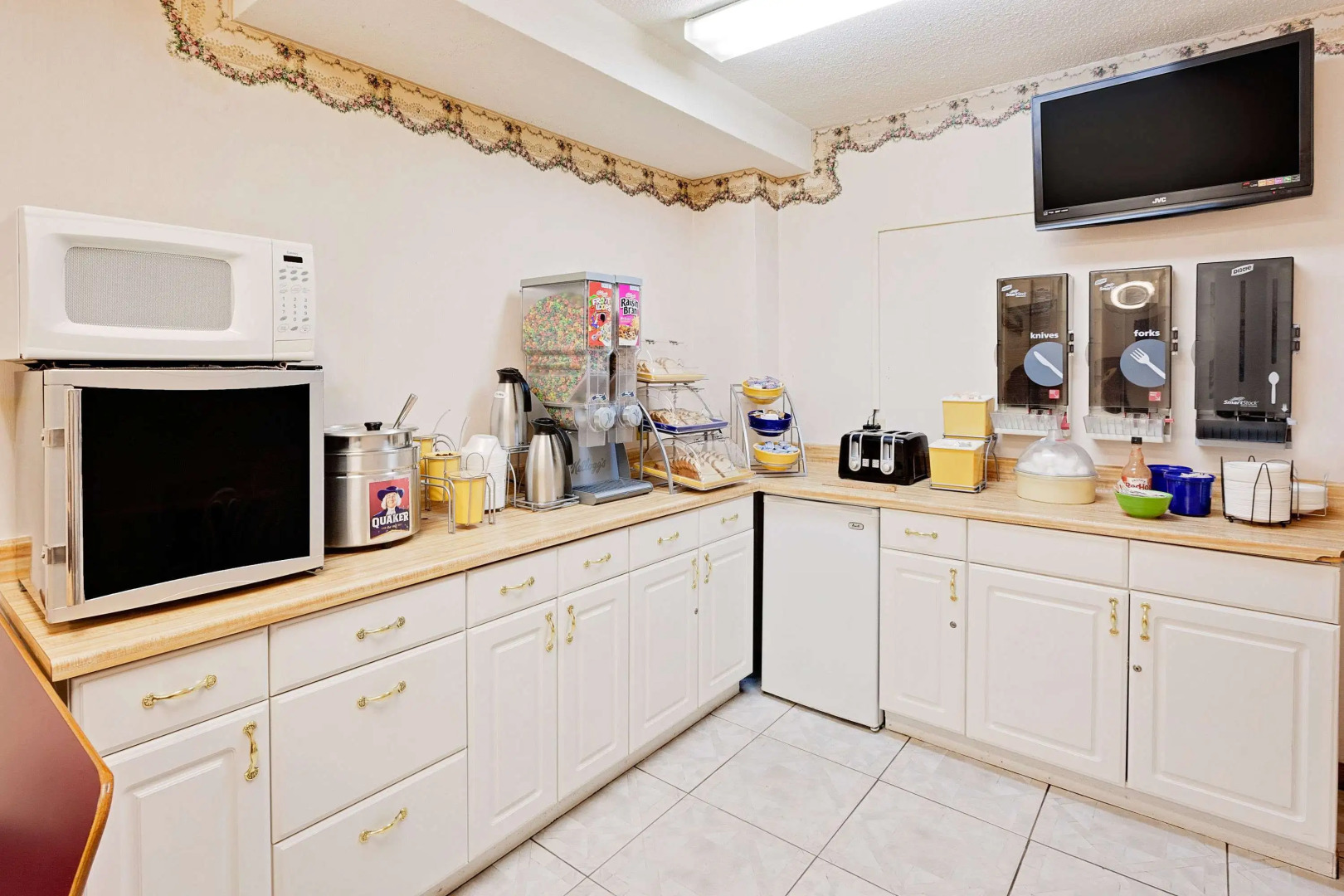 Days Inn by Wyndham Cadillac