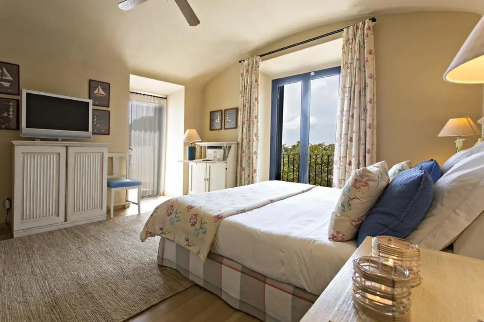 El Far Hotel Restaurant