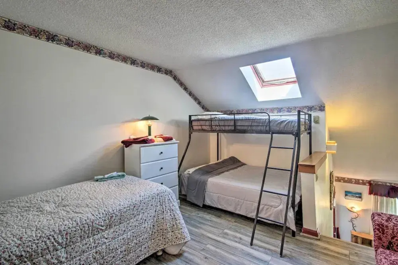 Resort Condo w/ Lake + Pool ~ 5 Mi to Flume Gorge!