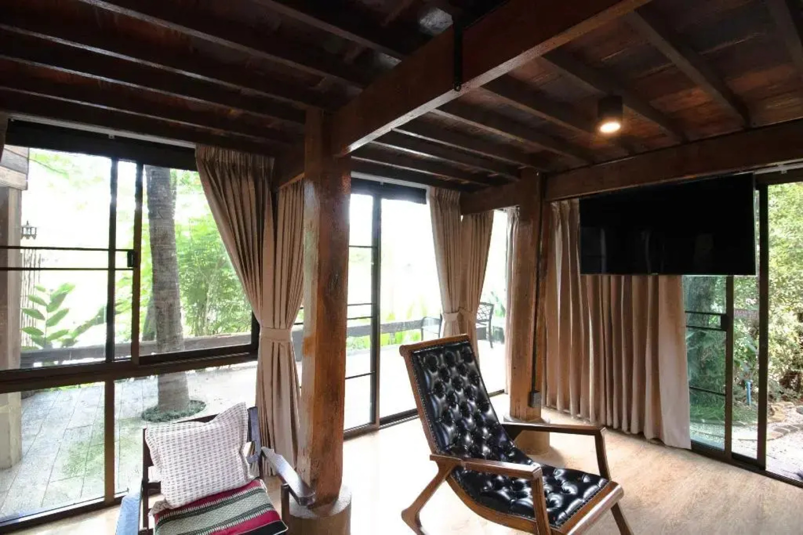 Royal Train Garden Resort By Zuzu