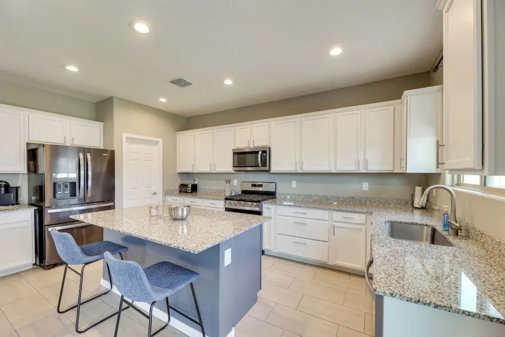 16 Mi to State Farm Stadium: Quiet Gem w/ Games