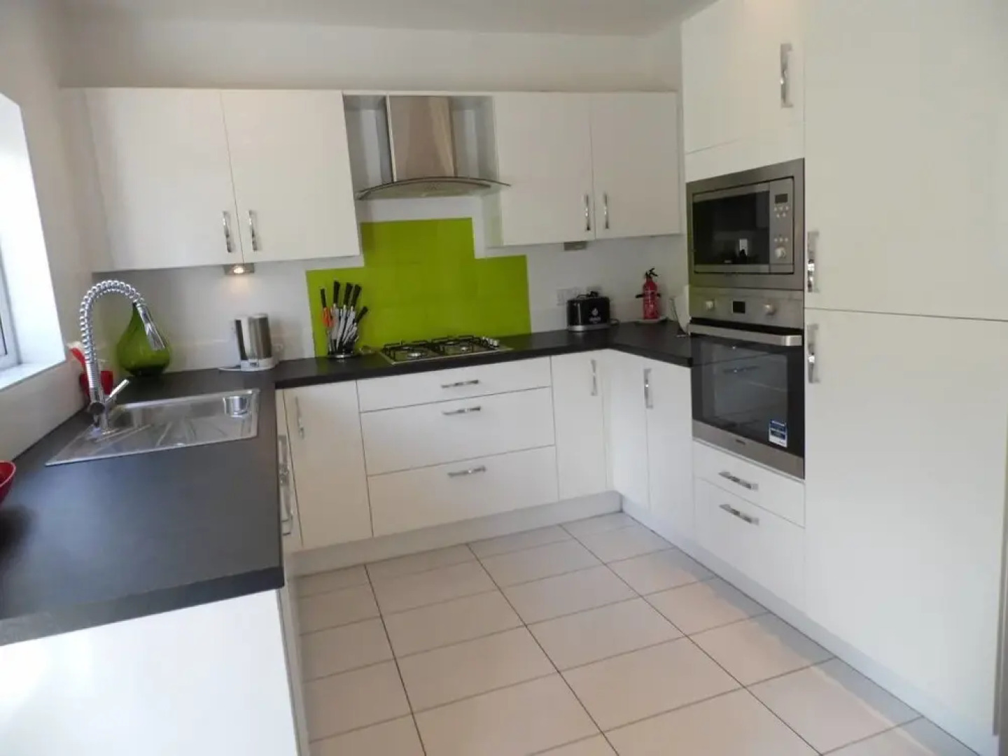 Near GLA Airport - Ideal hub for Paisley & Glasgow