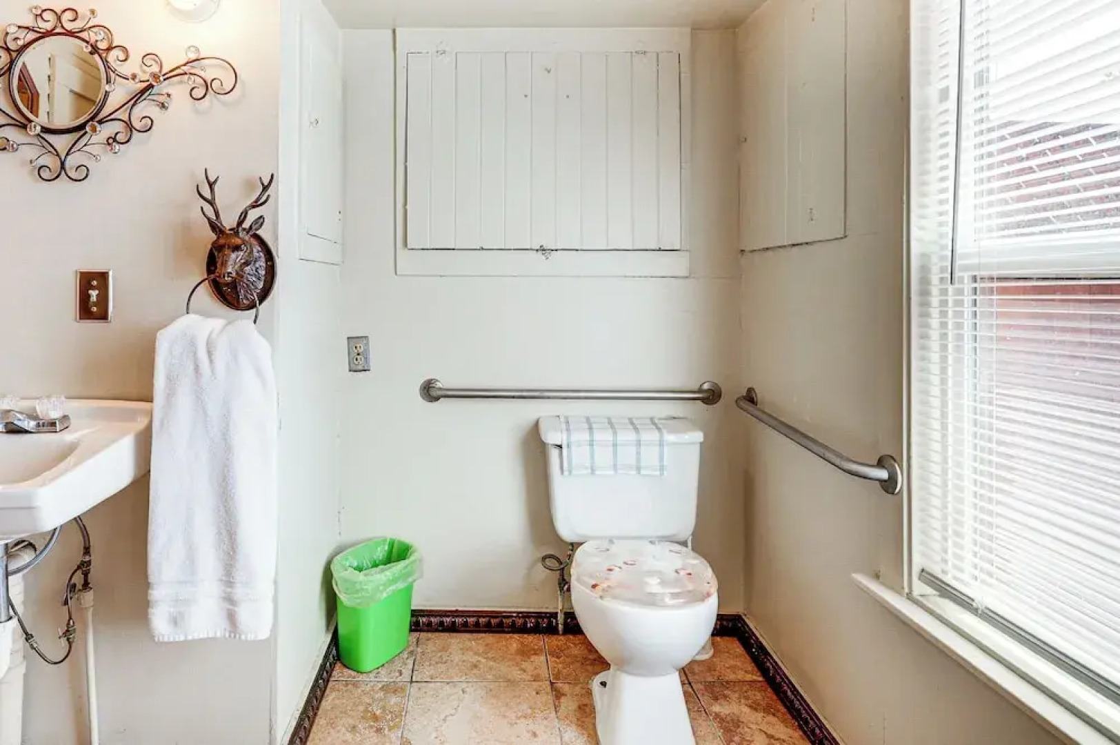 Watefront Getaway w/ Mtn Views & Dock in Clearlake