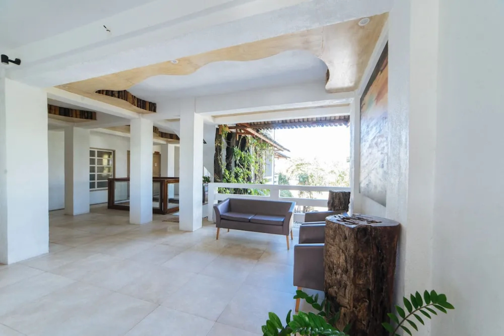 RedDoorz @ Sabang Beach Baler