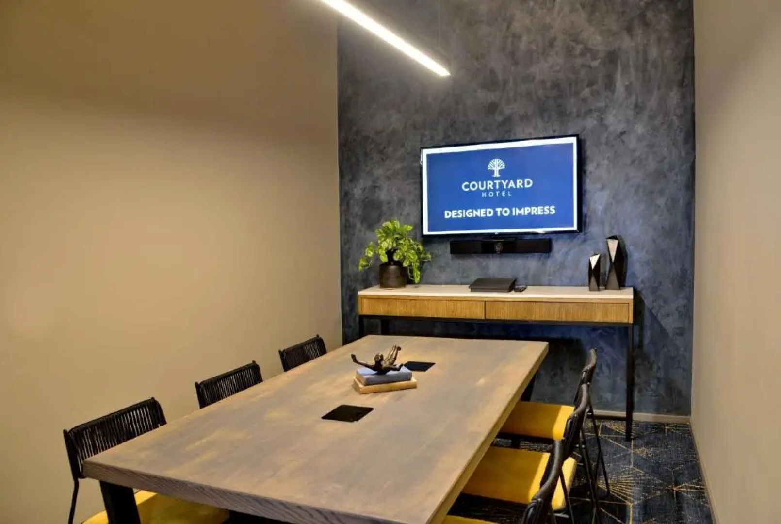 Courtyard Hotel Waterfall City