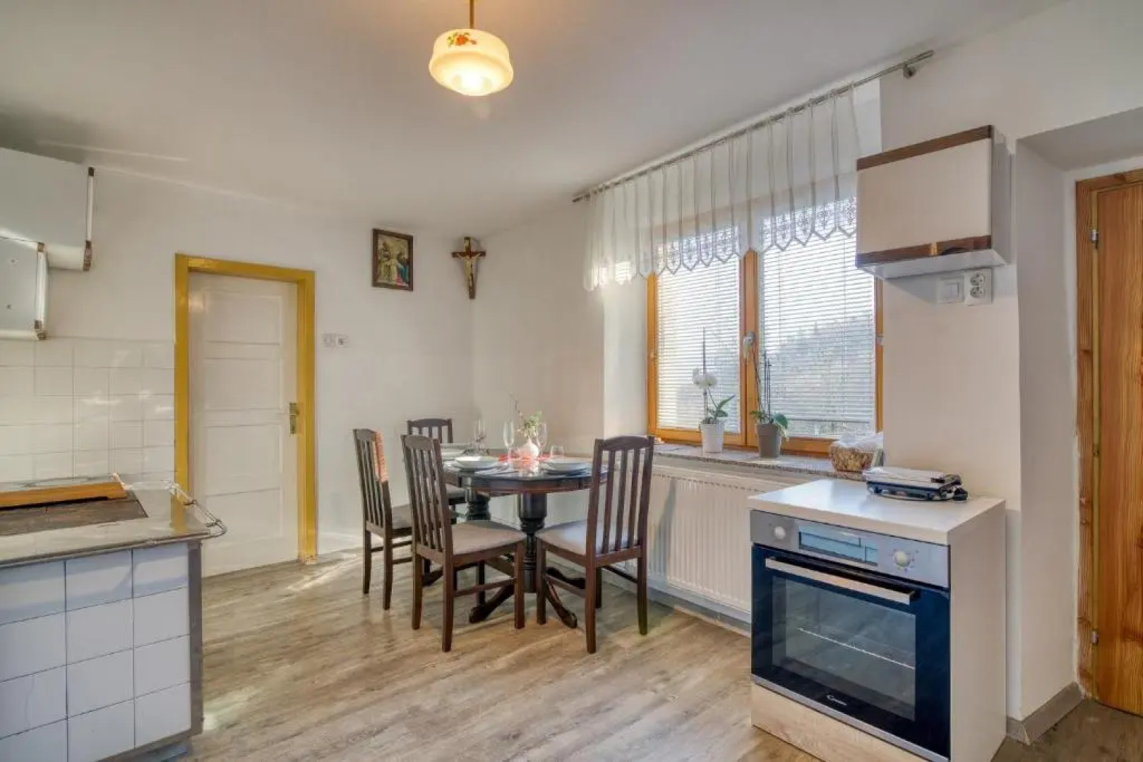 Farmhouse Blackberry Pool Wellness