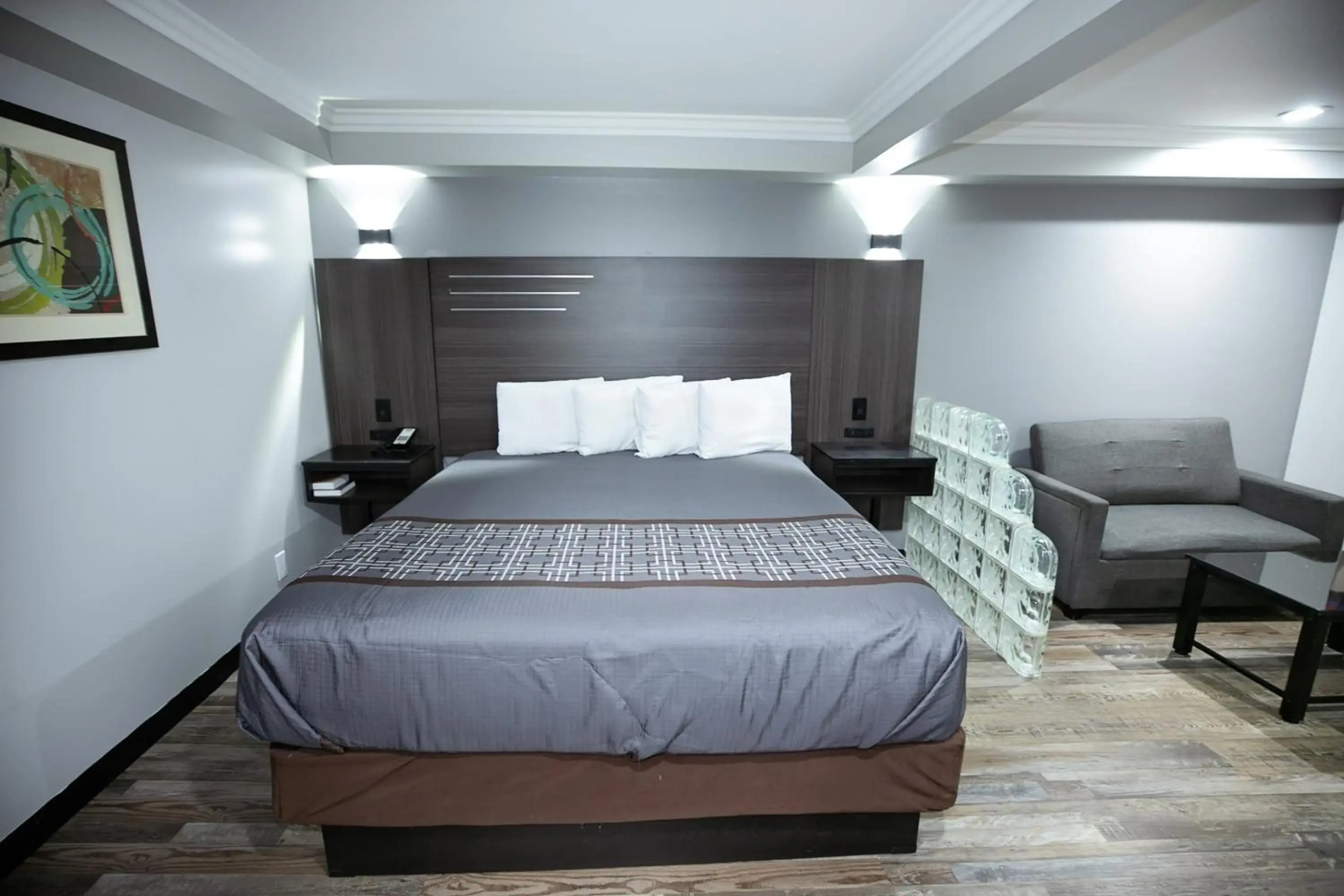 Rodeway Inn & Suites