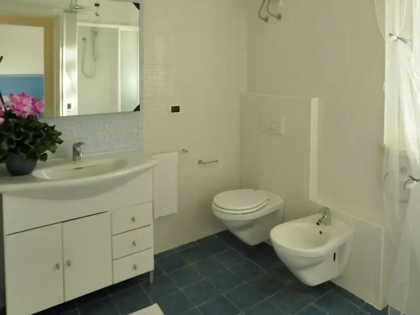 Nice Apartment With a Terrace, Near the Sea