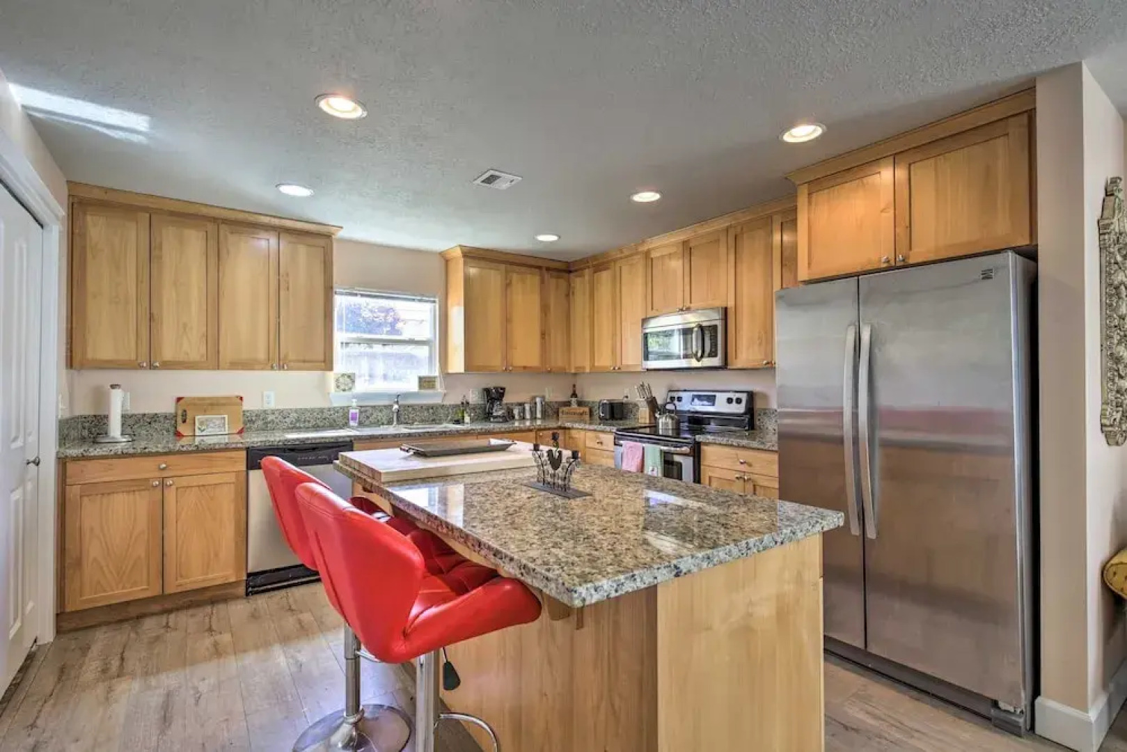 Diva's Den - West Salem Bungalow 3 Bedroom Bungalow by Redawning