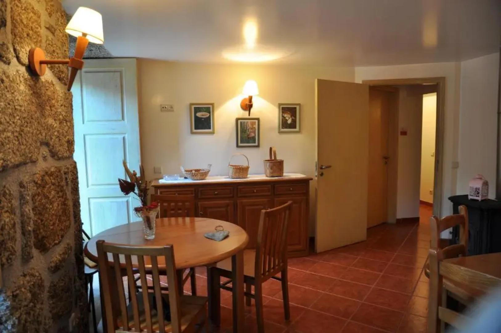 Casa do Meio da Vila