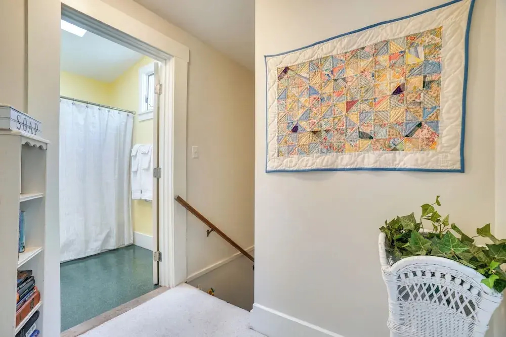 'the Porch House' Located in Historic Village