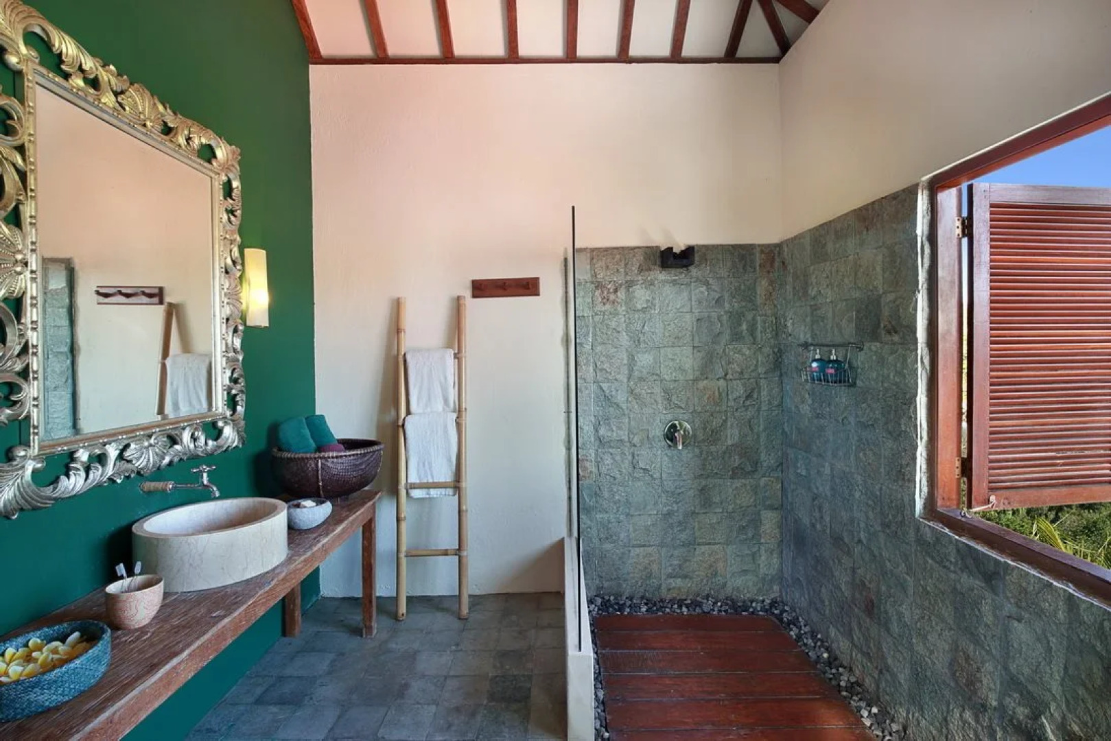 PinkCoco Uluwatu - Constant Surprises & for Cool Adults Only