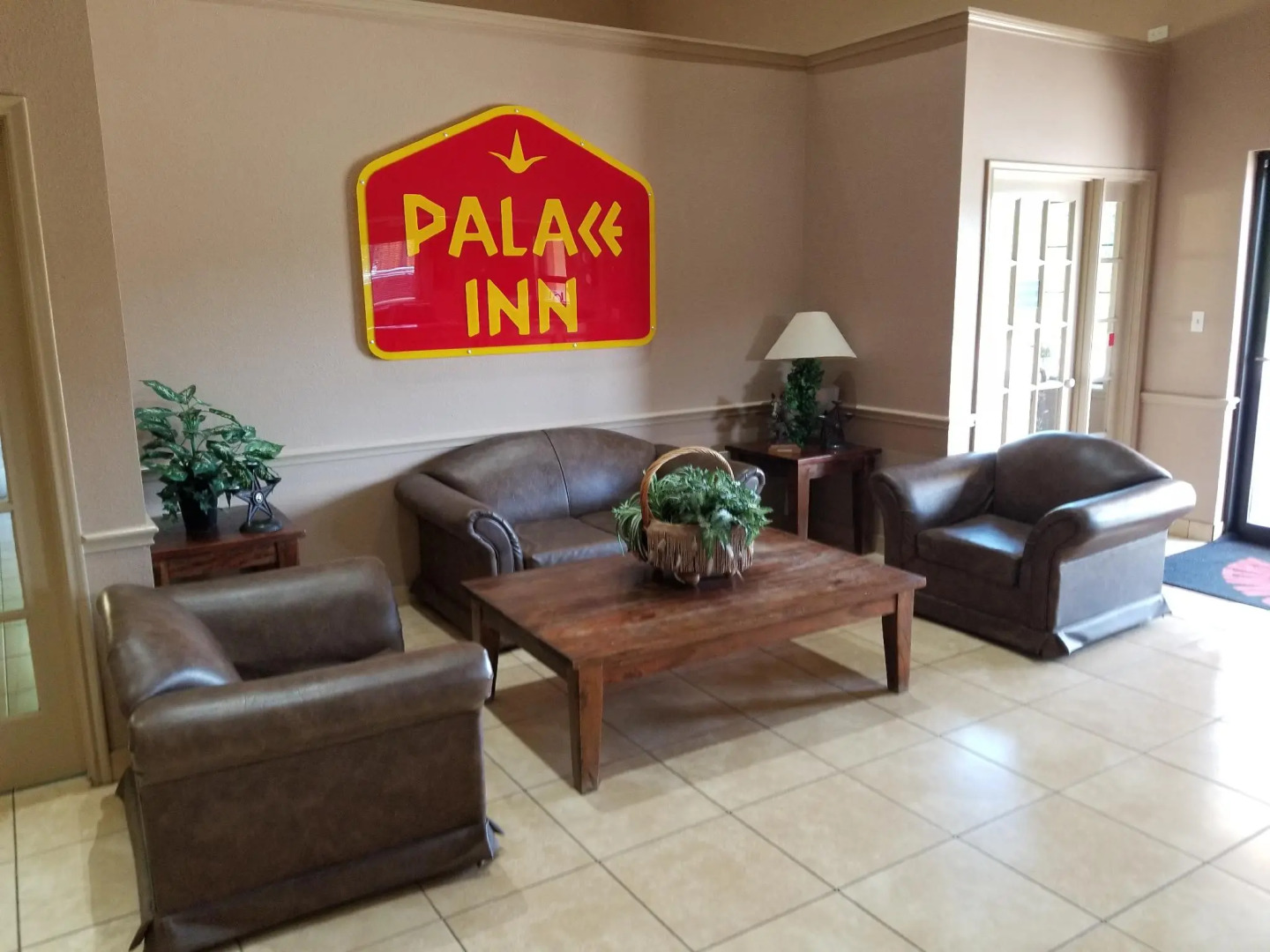 Scottish Inn & Suites