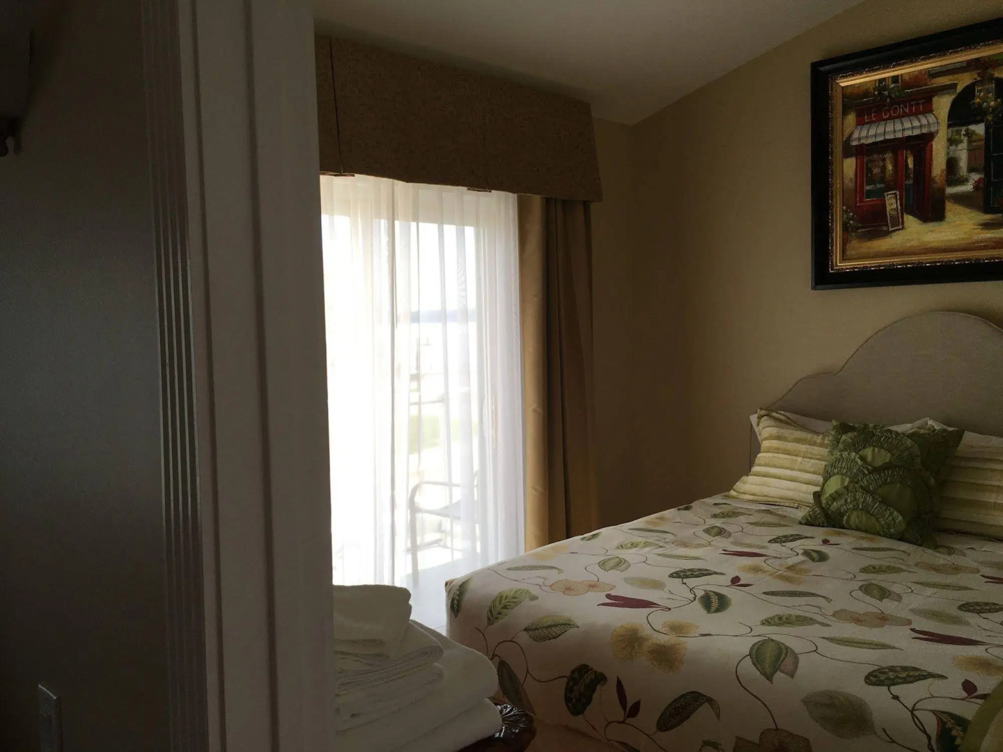 Lakeshore Inn Bed & Breakfast