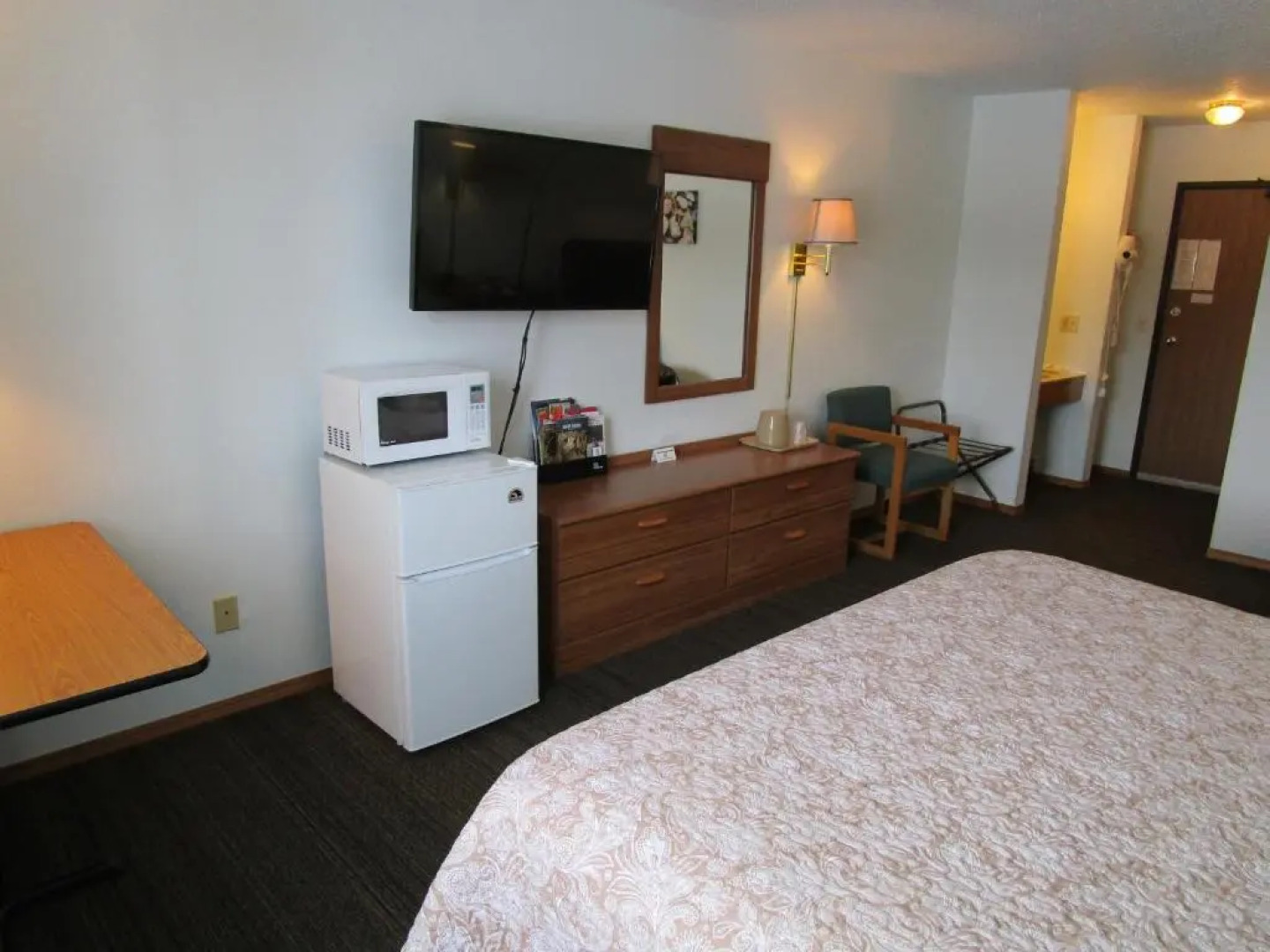 Dakota Country Inn & Suites