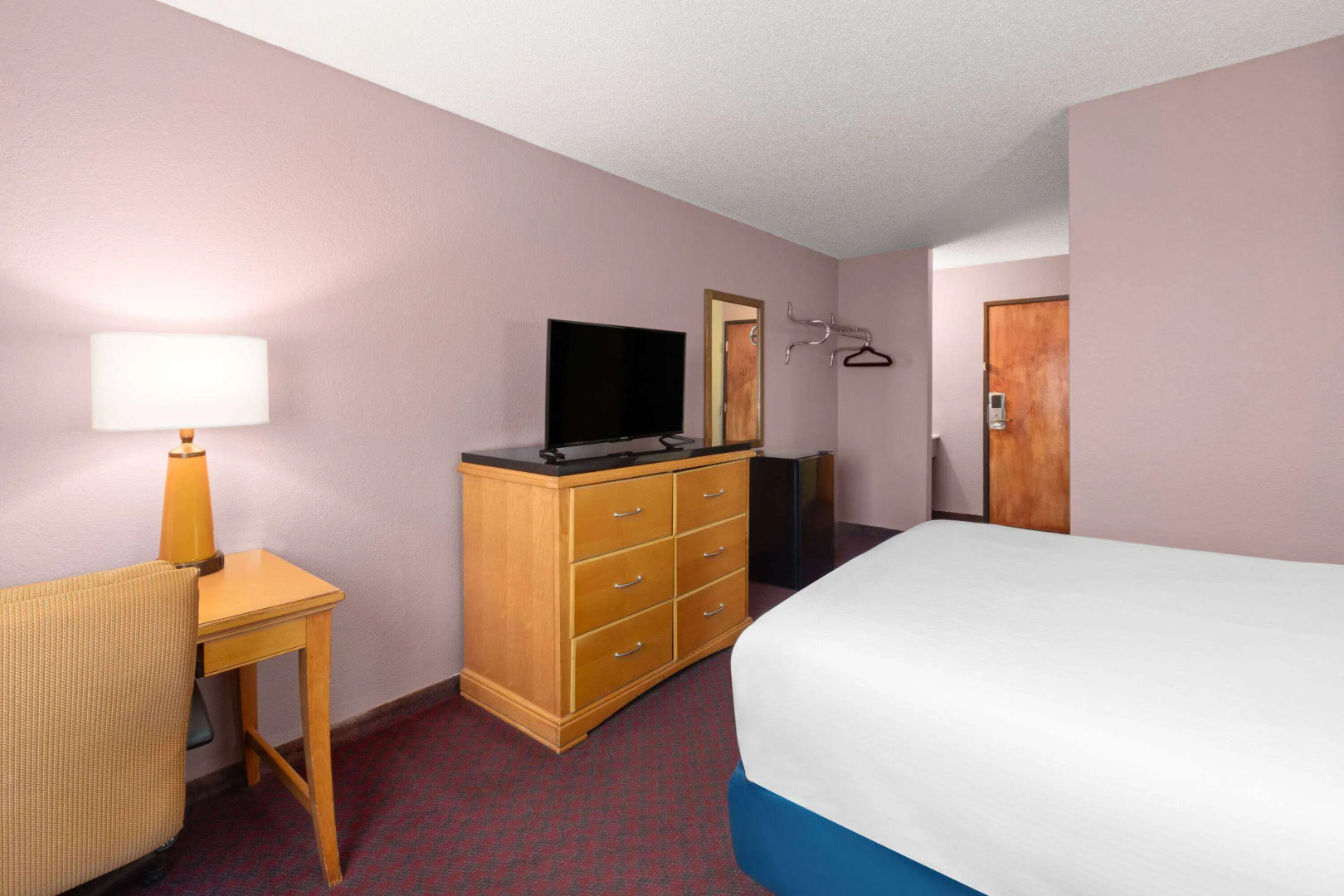 Travelodge by Wyndham Redwood Falls