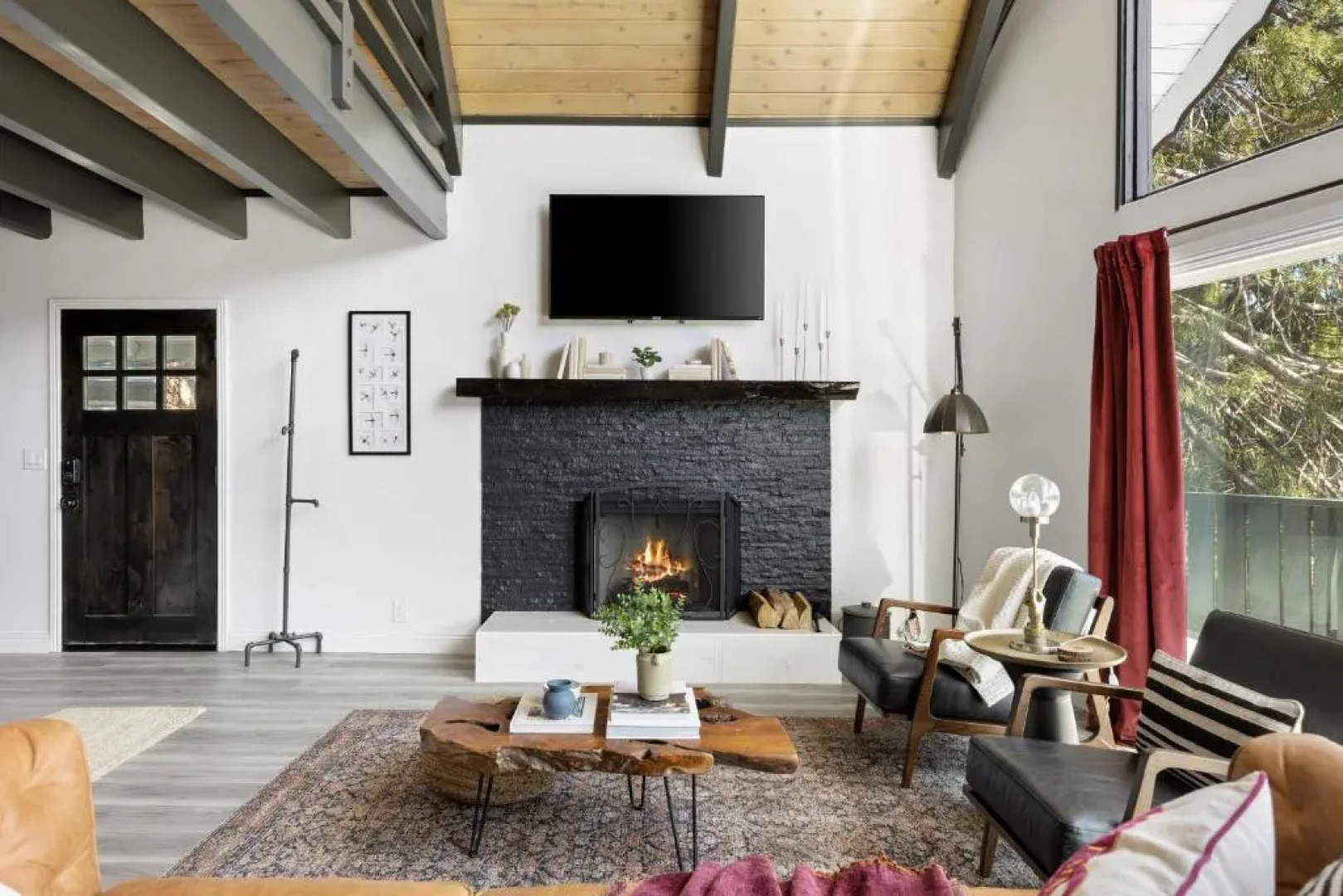 The Matterhorn Manor by Avantstay Harry Potter Inspired A-frame Home w/ Hot Tub & Views