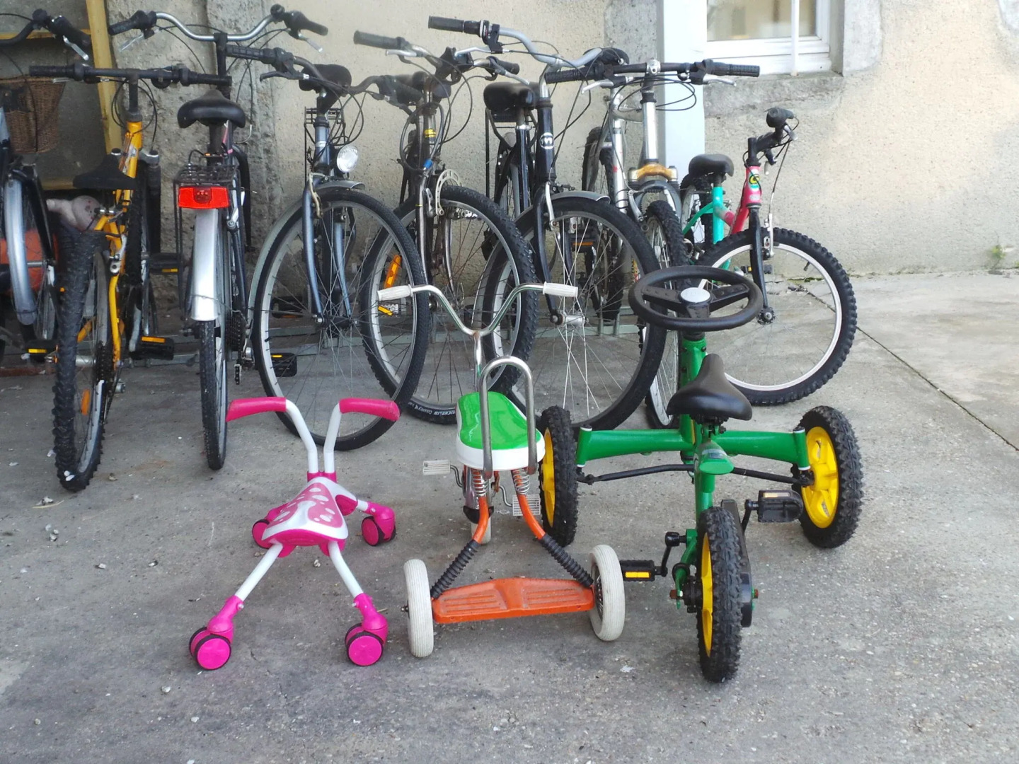 Stone House in a Vineyard, With Swimming Pool, Near Bordeaux