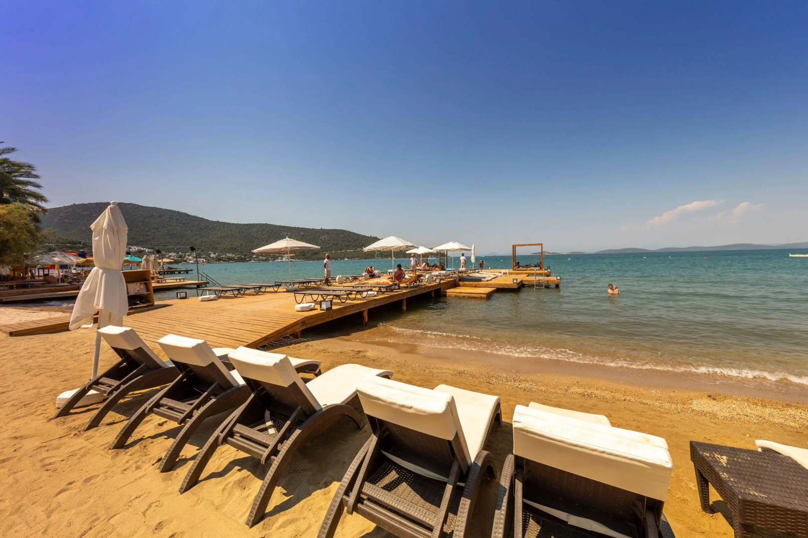 Moyo Beach Hotel