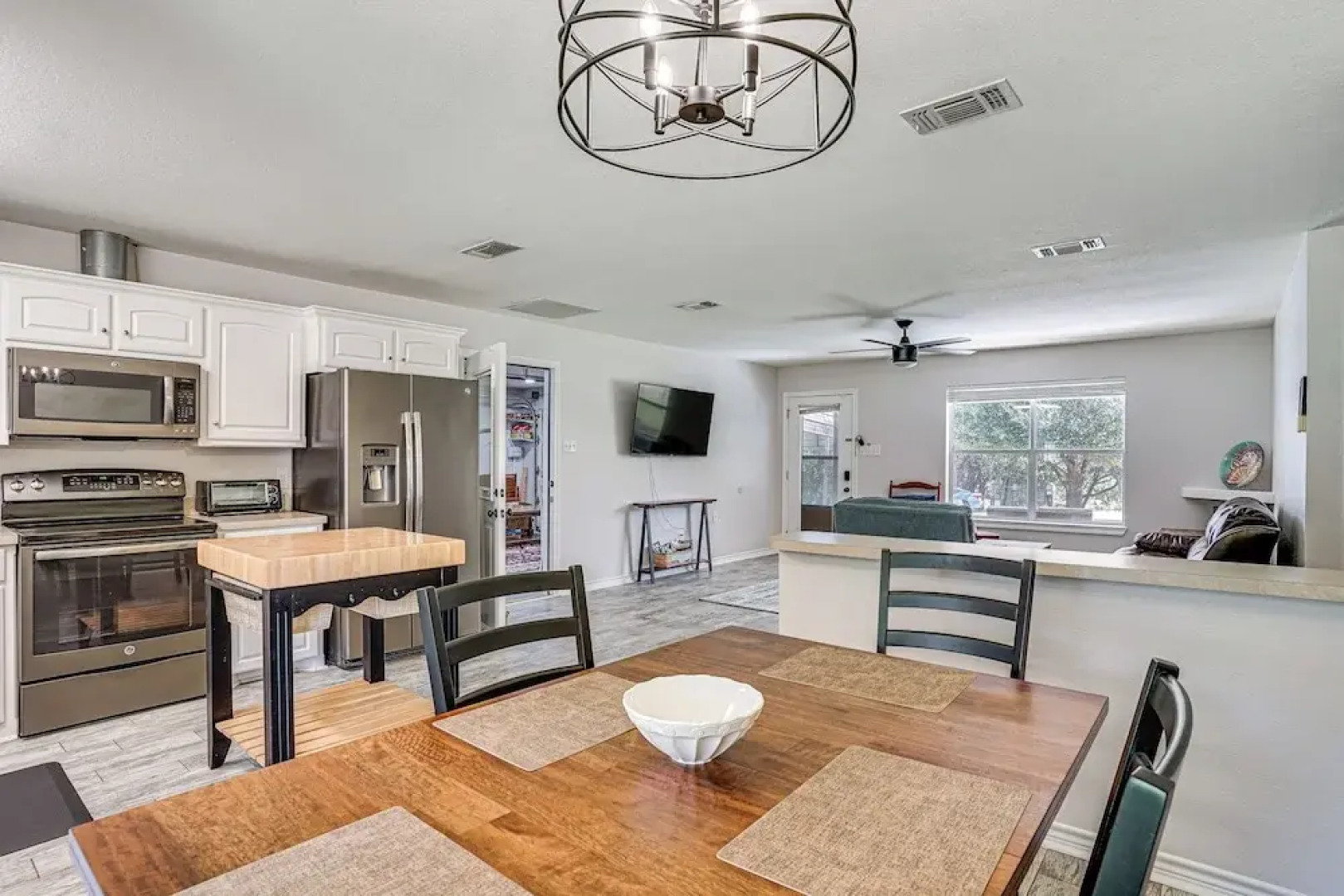 Granbury Cottage, Steps to Lake & Dock!