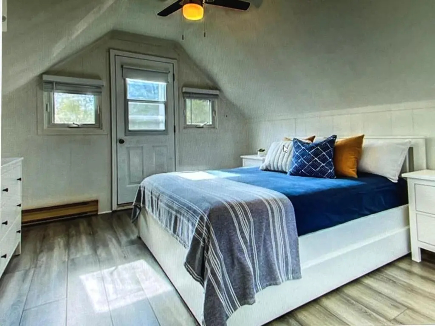 Beachy Chic-Completely renovated- Steps to the Beach