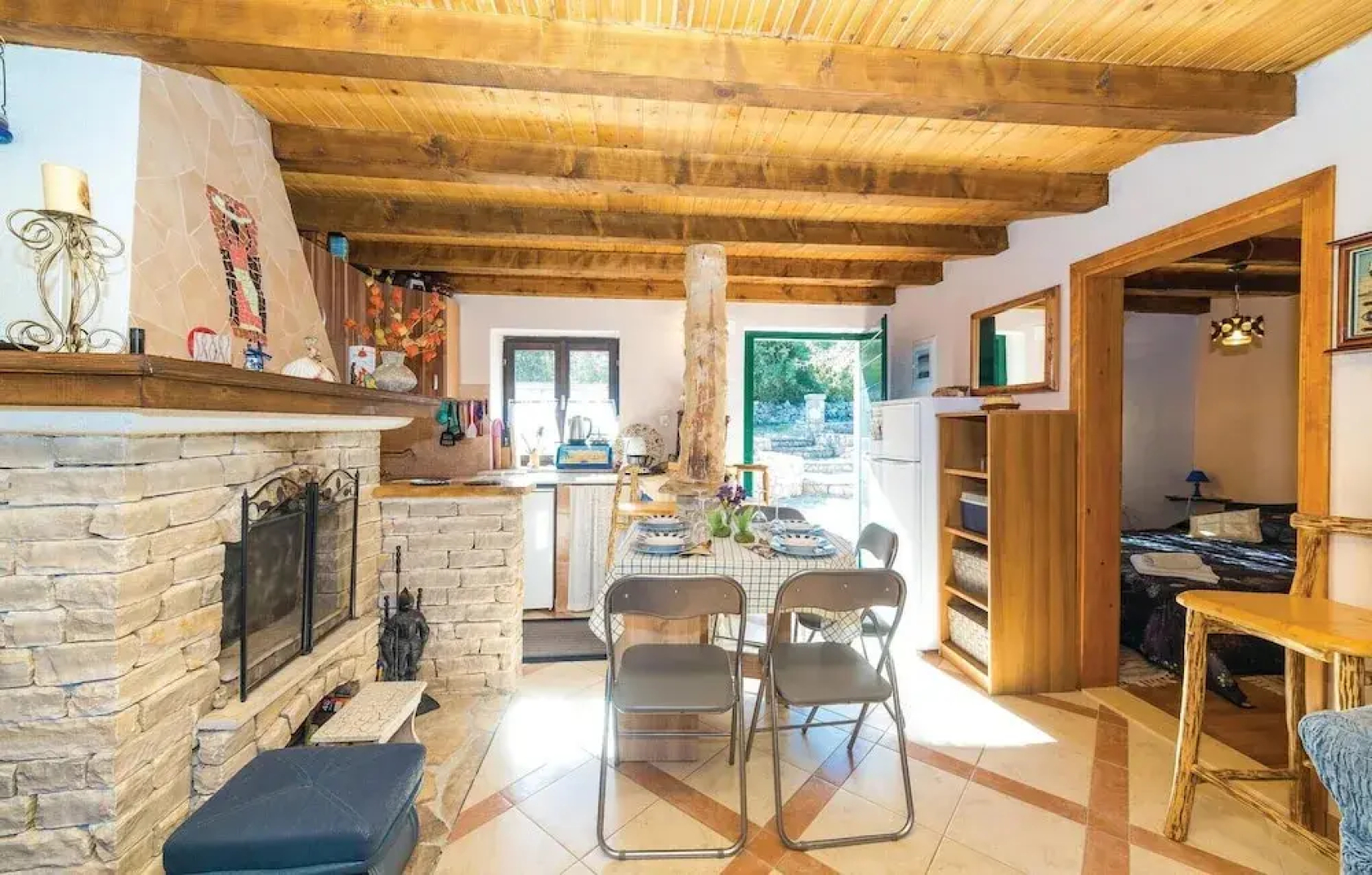 Beautiful Home in Drvenik Veliki With Wifi and 2 Bedrooms