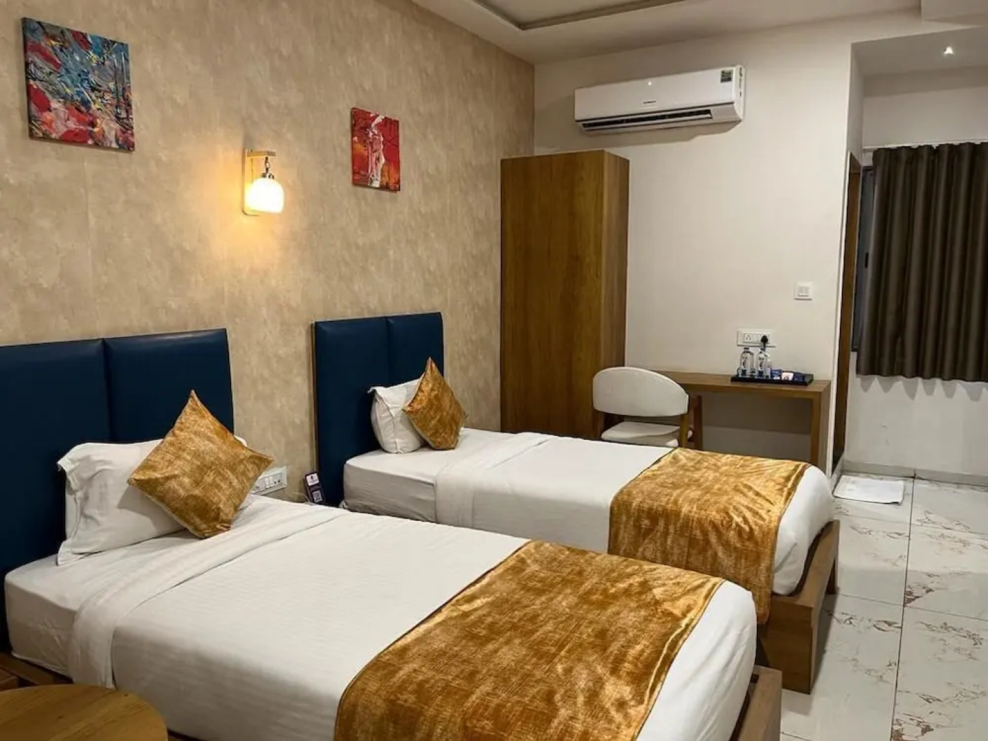 Click Hotel Tulsi
