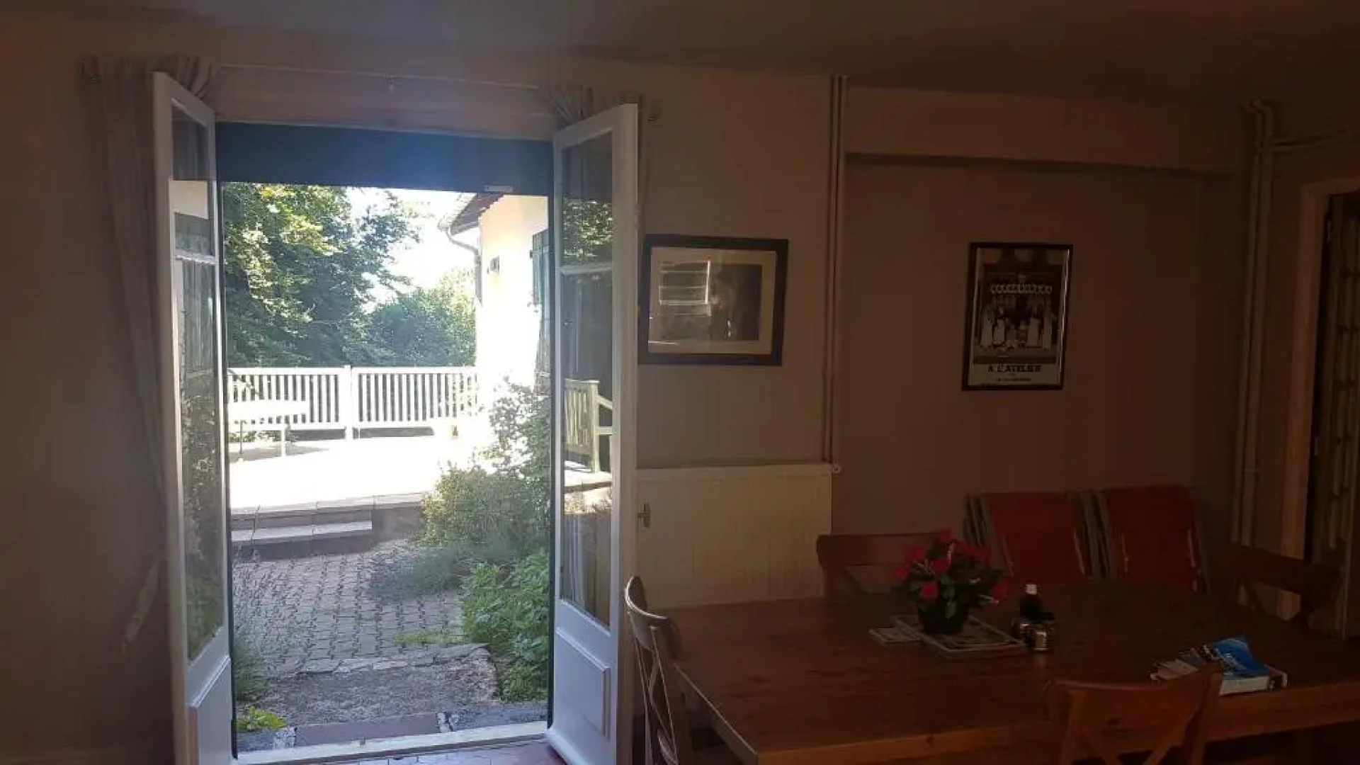 chez Black and White