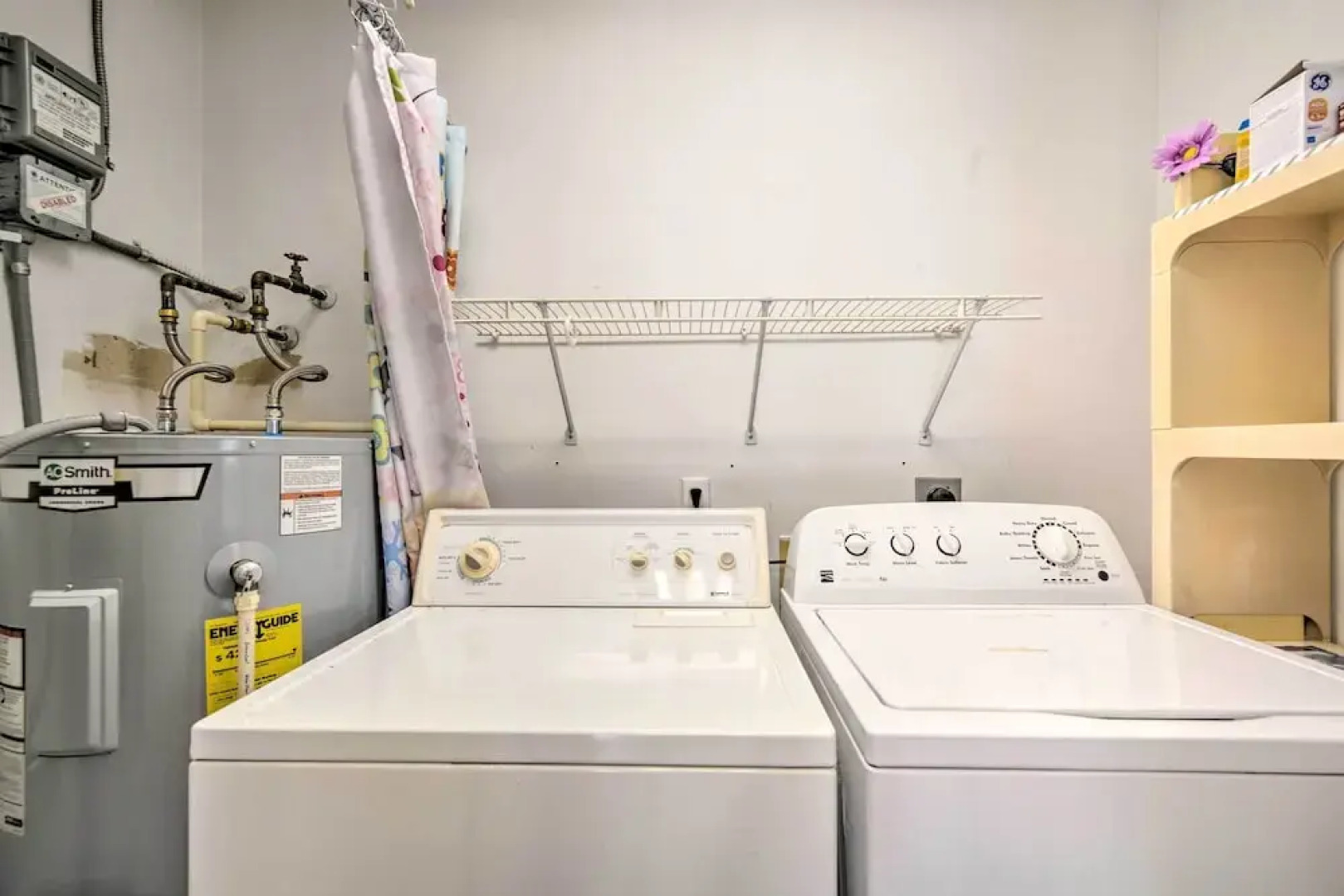 Docks + Balcony: Peaceful River Abode in Dunnellon