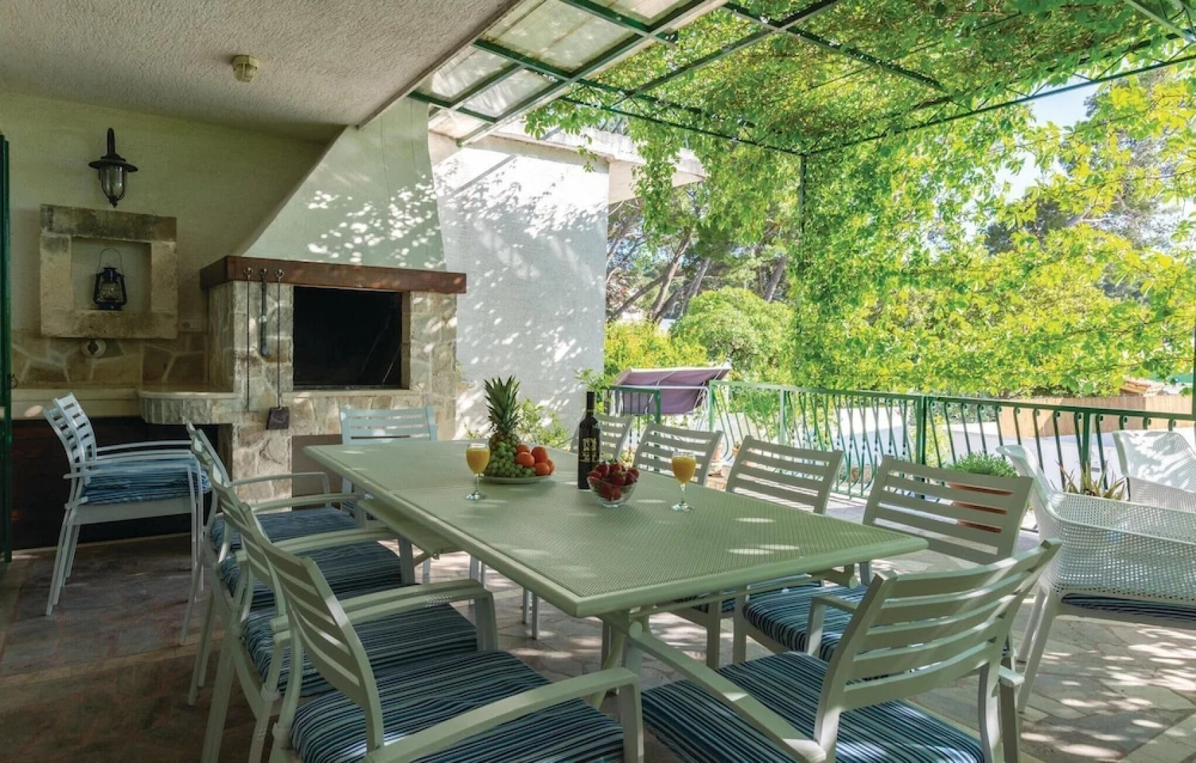 Amazing Home in Makarska With Wifi and 6 Bedrooms