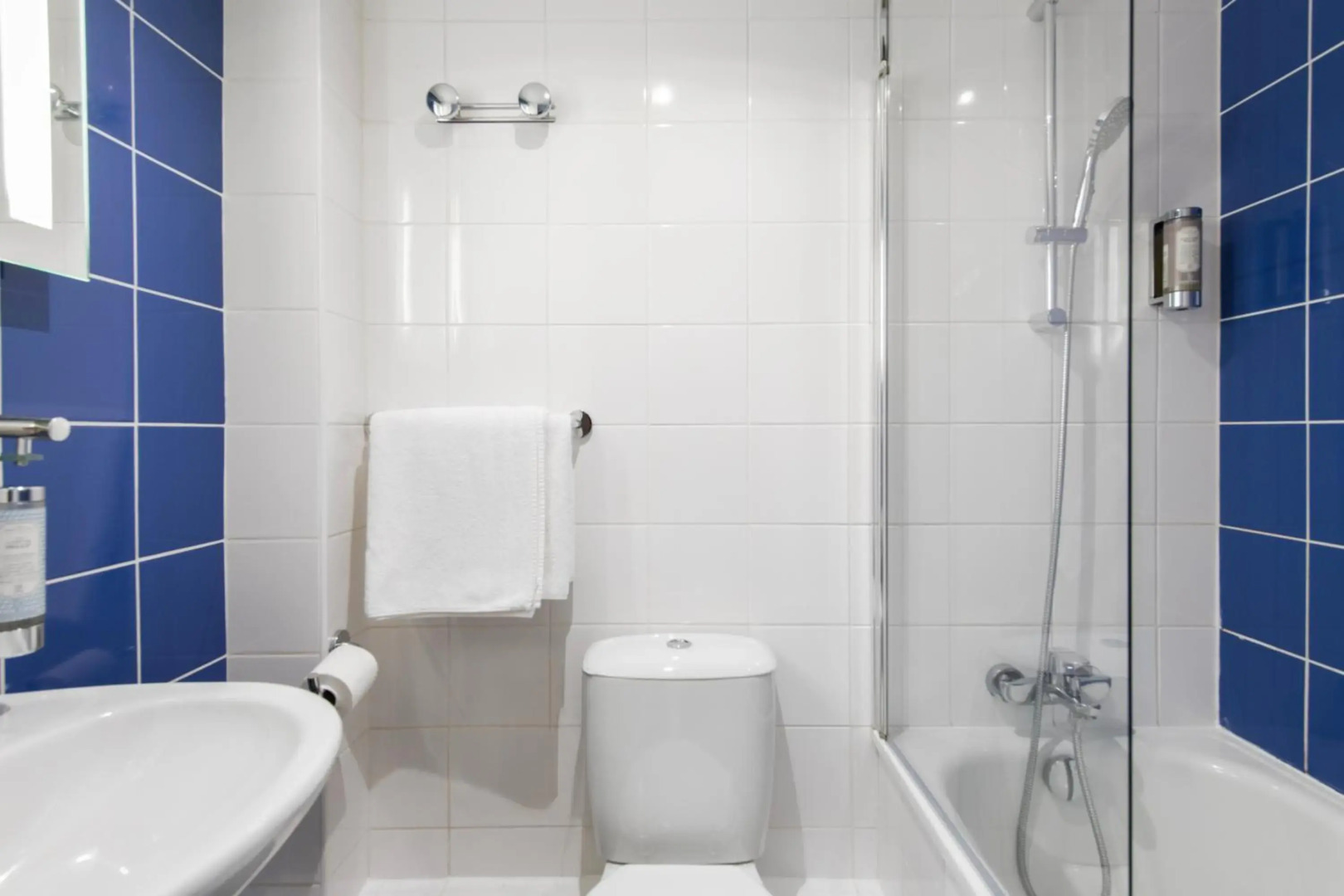 Lake & River Side Hotel & Spa