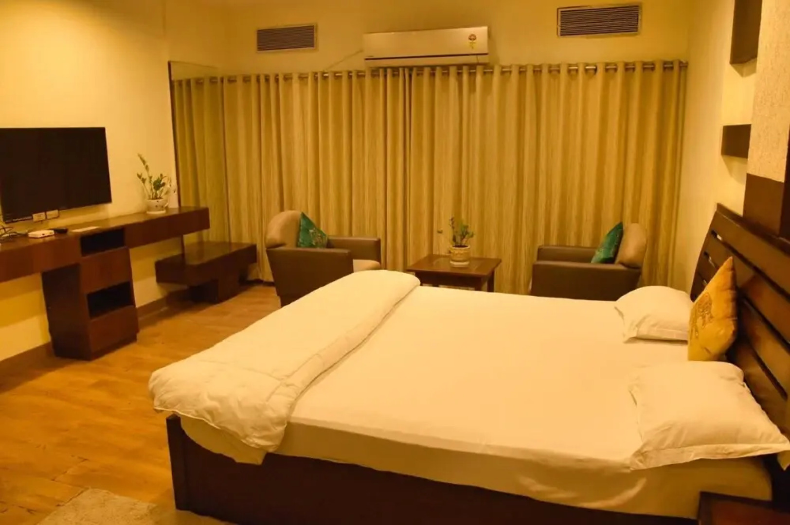 Royal Palms Luxury Rental Apartments