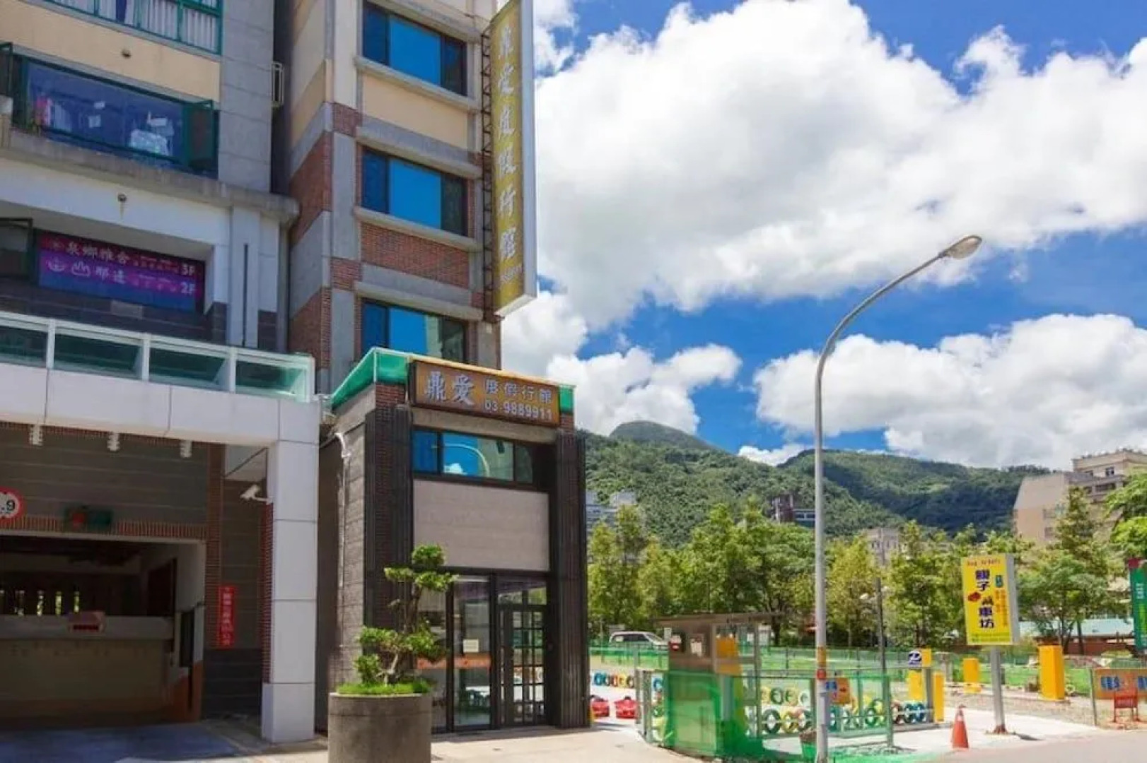 Hot Spring Holiday Inn