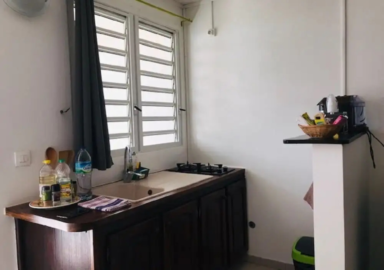 COLIBRI PAYS- Adults Only